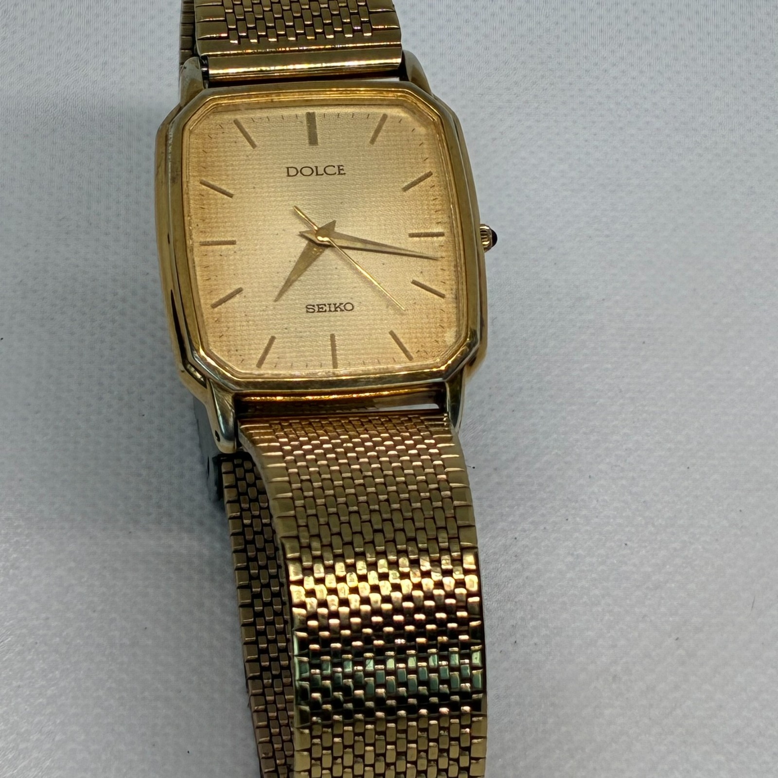 Seiko Dolce 8N41-5120 Men Watch Gold Tone Linen Dial Tank Square Mesh Band