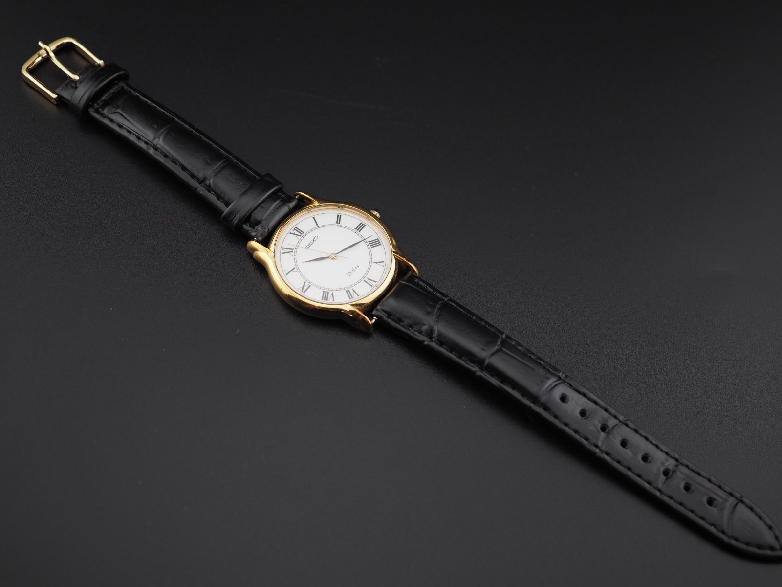 Vintage 1988 Seiko Dolce 5S21-8A00 White Sweep Second Quartz Mens Watch JAPAN