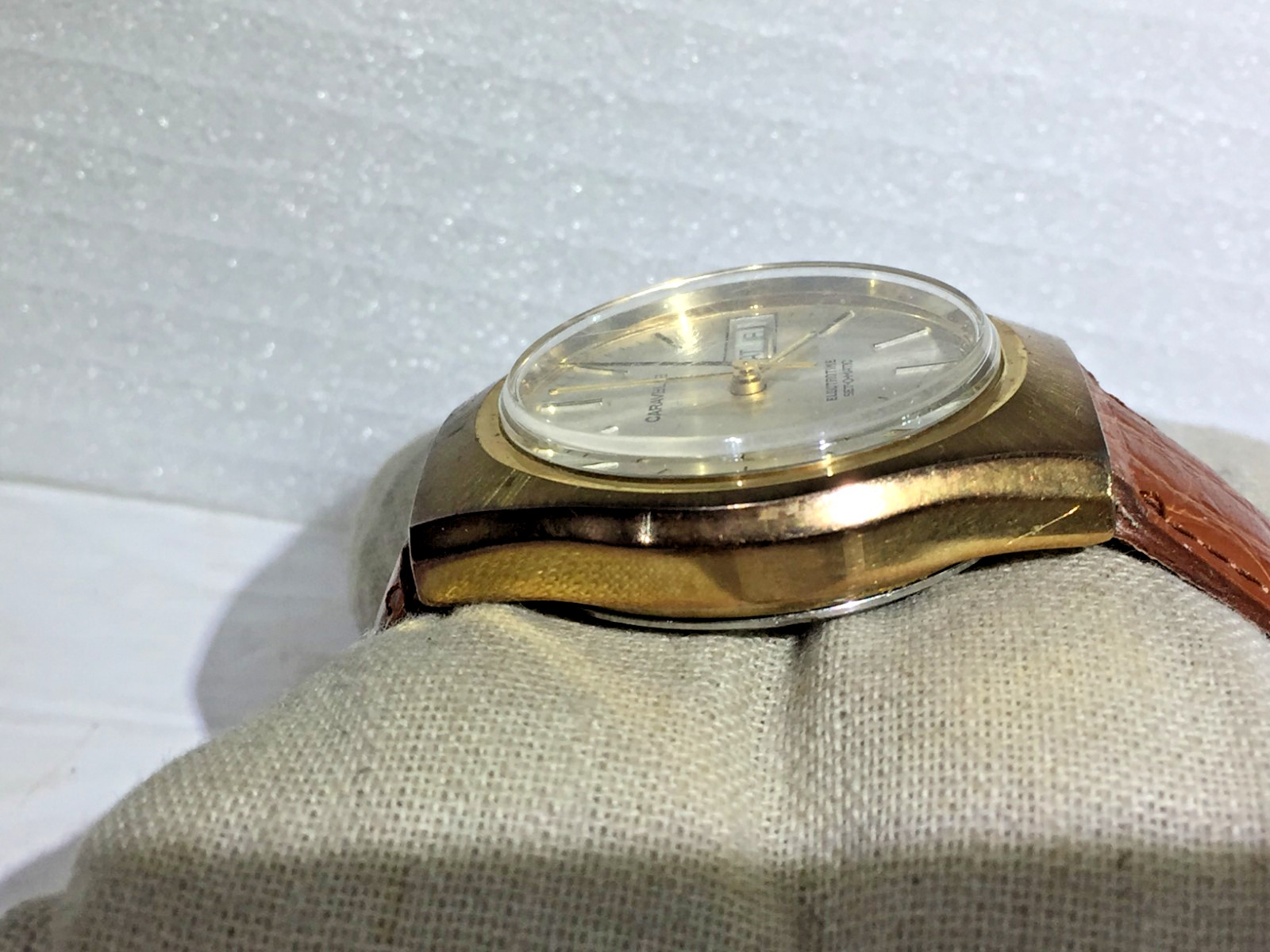 Vtg 1970’s Caravelle Electrotime Day Date Wristwatch Steel & Gold Tone 7J Works