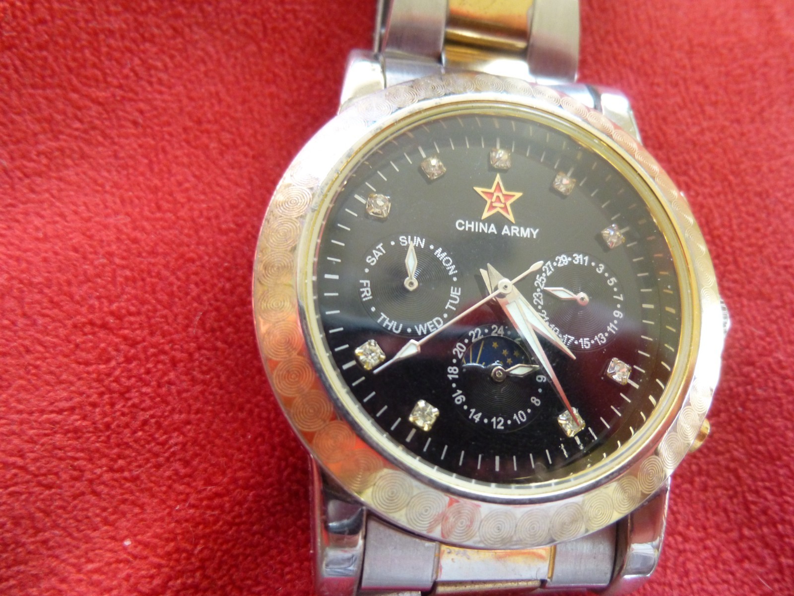 CHINA ARMY MEN AUTOMATIC WATCH, RUNS