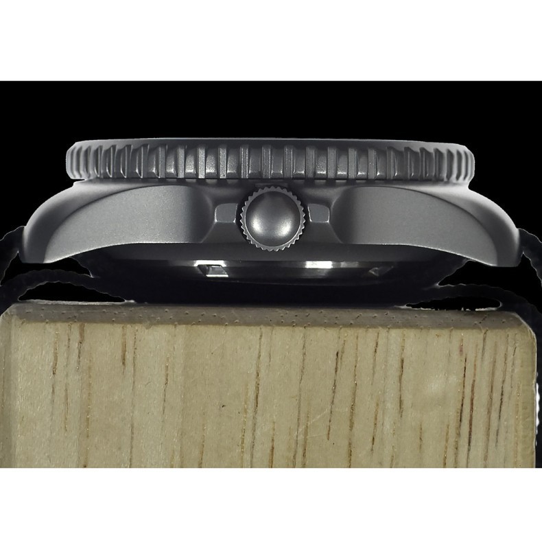 MWC 1999-2001 Pattern Quartz Steel Date Gray Black Sapphire Men’s Watch