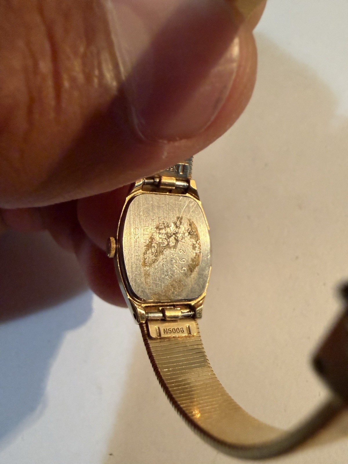 Seiko Quartz Women’s Vintage 1970s Red Dial Gold Tone Square Bracelet Watch no b