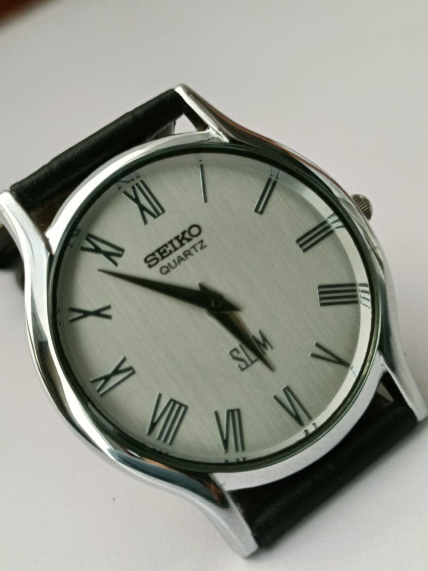 Vintage Seiko Quartz Japan Made White Dial Men’s Wrist Watch Looking Good