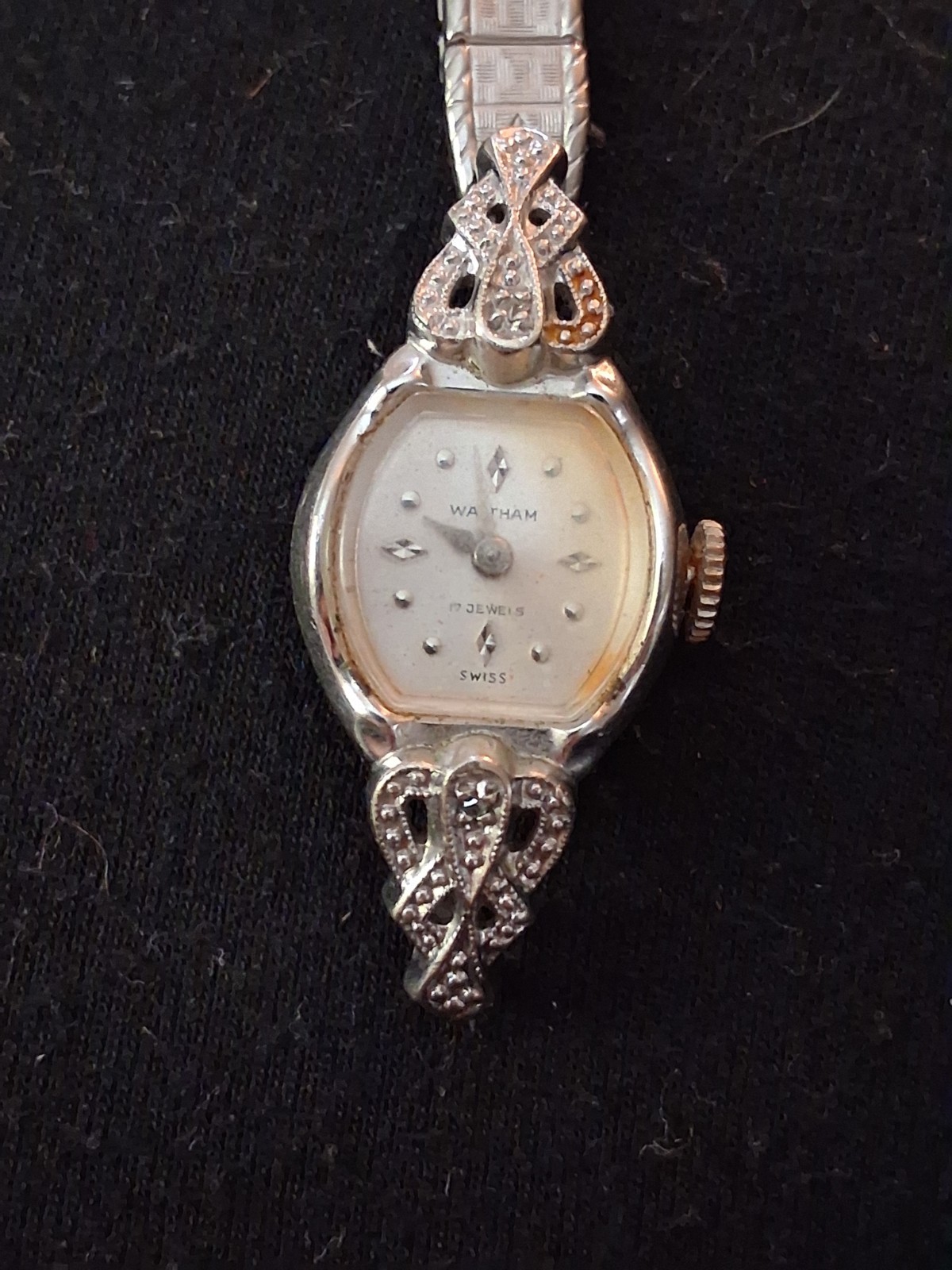 Waltham Women’s Swiss Manual Mechanical 17J Oval White Dial Silver Bracelet