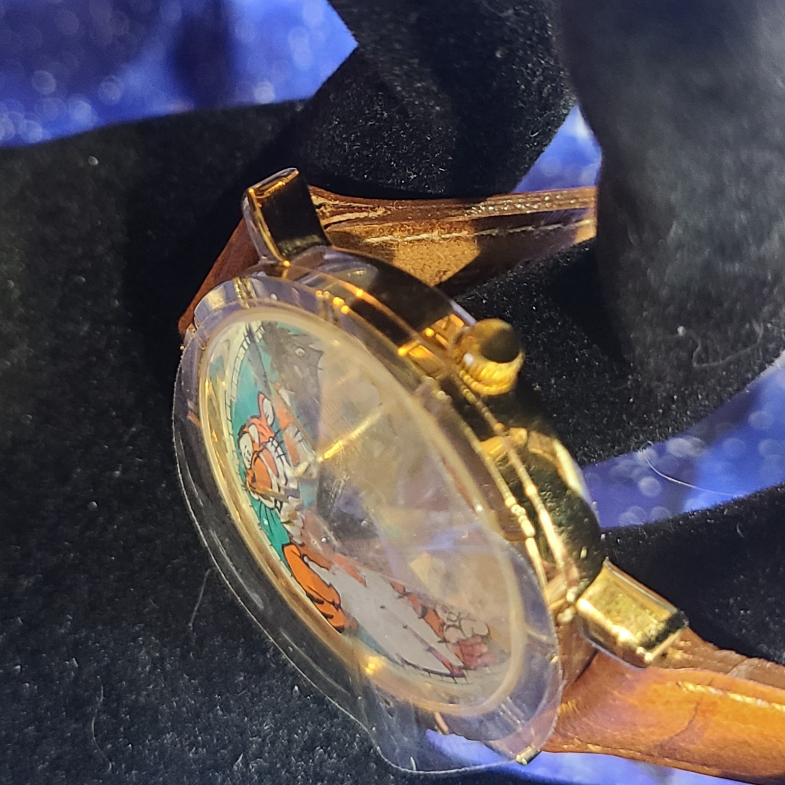 Disney Pooh Bear Vintage Lunchbox Watch with Pin Ready To Wear | See Video