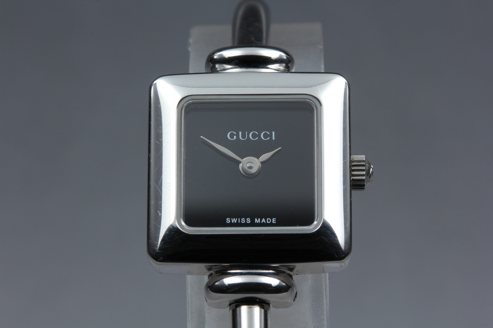 [Near MINT] GUCCI 1900L 20mm Black Dial Bangle Quartz Women’s Watch from JAPAN