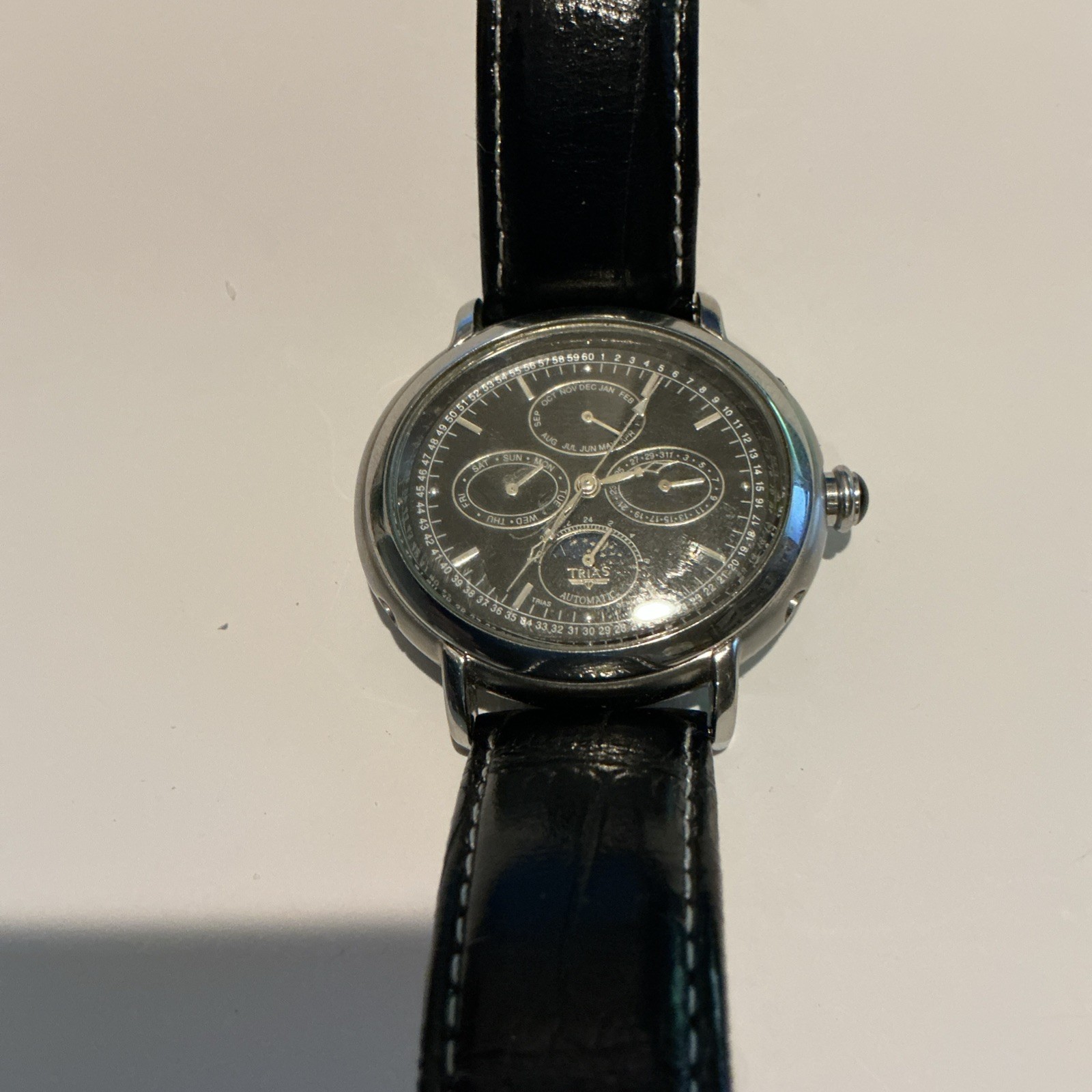 TRIAS GERMANY AUTOMATIC OVAL GLASS WATCH 35 JEWEL
