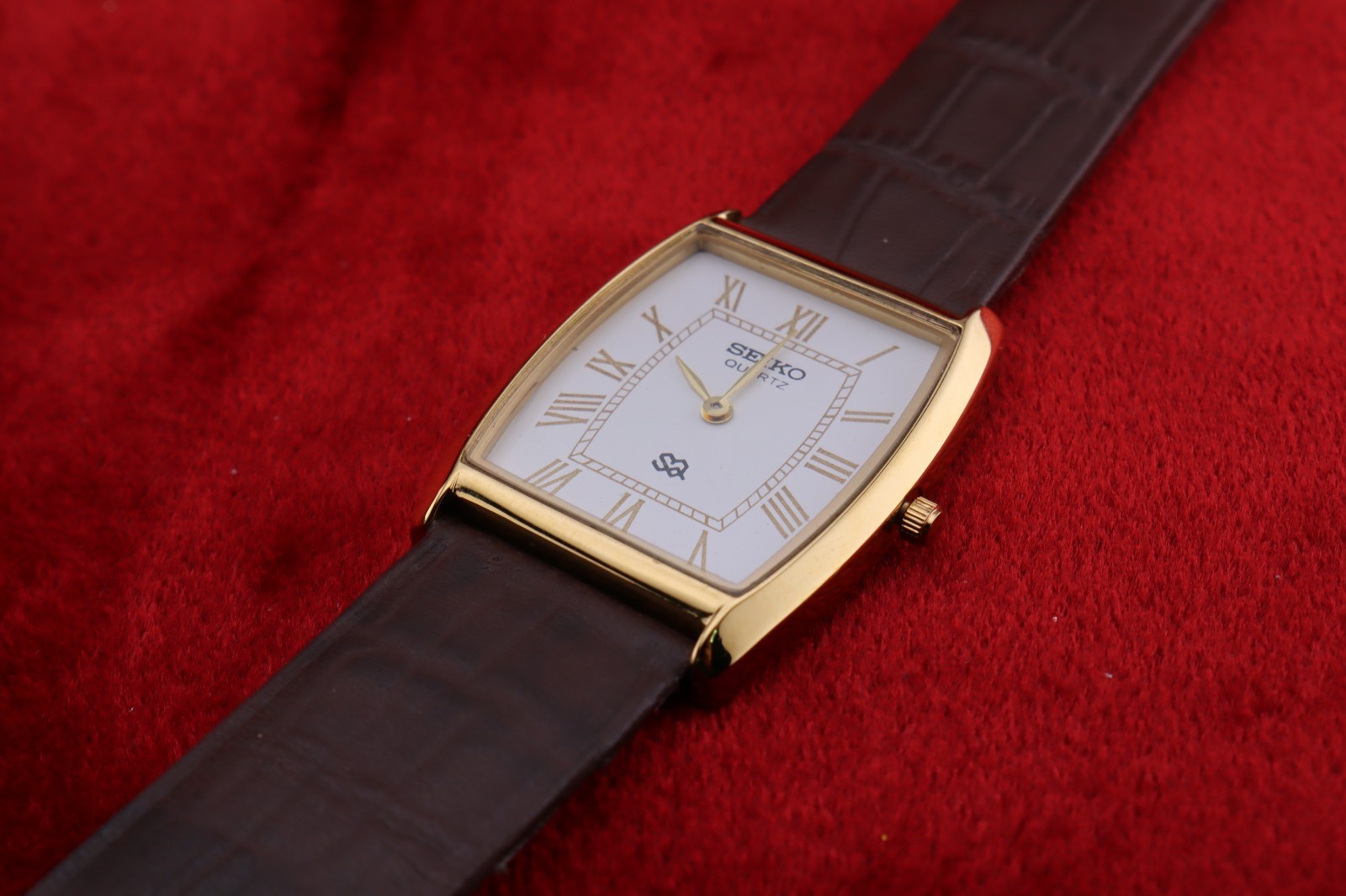 Vintage Men Seiko quartz Barrel-Tank White Dial, Dark Brown leather Dress Watch