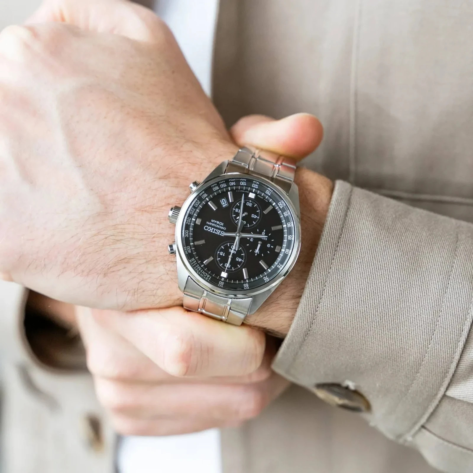Seiko Chronograph SSB379 Men’s Black Dial Tachymeter Steel Bracelet Watch – New
