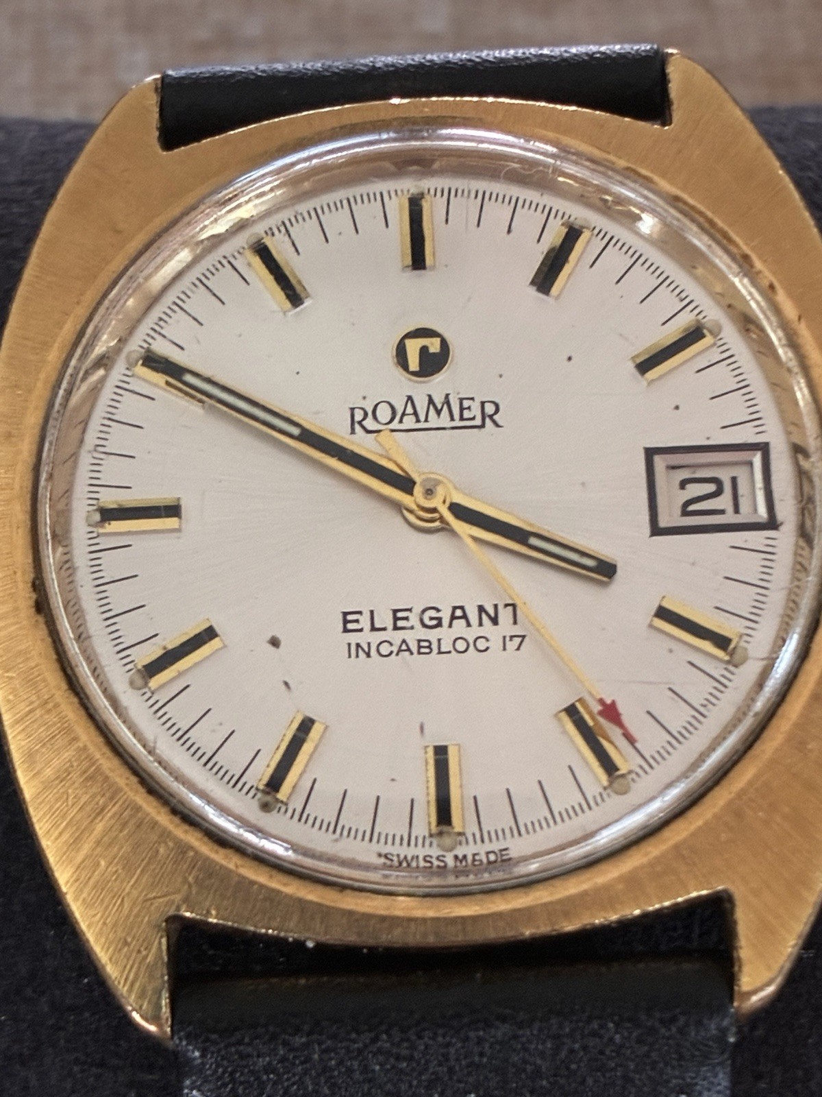 Vintage 1970s Roamer Elegant Mechanical Swiss Watch Red Arrow Sweep Second Date