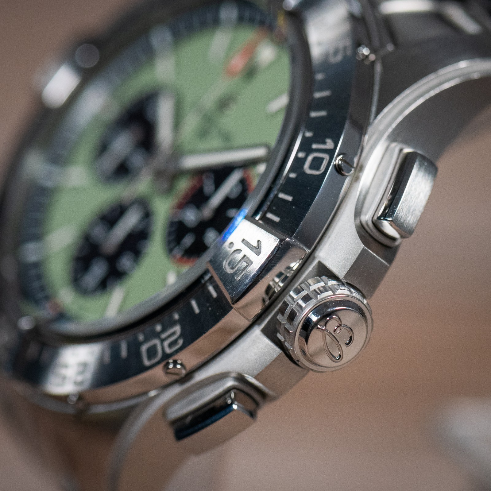 2025 Breitling Avenger B01 Chronograph 44 w/Green Dial