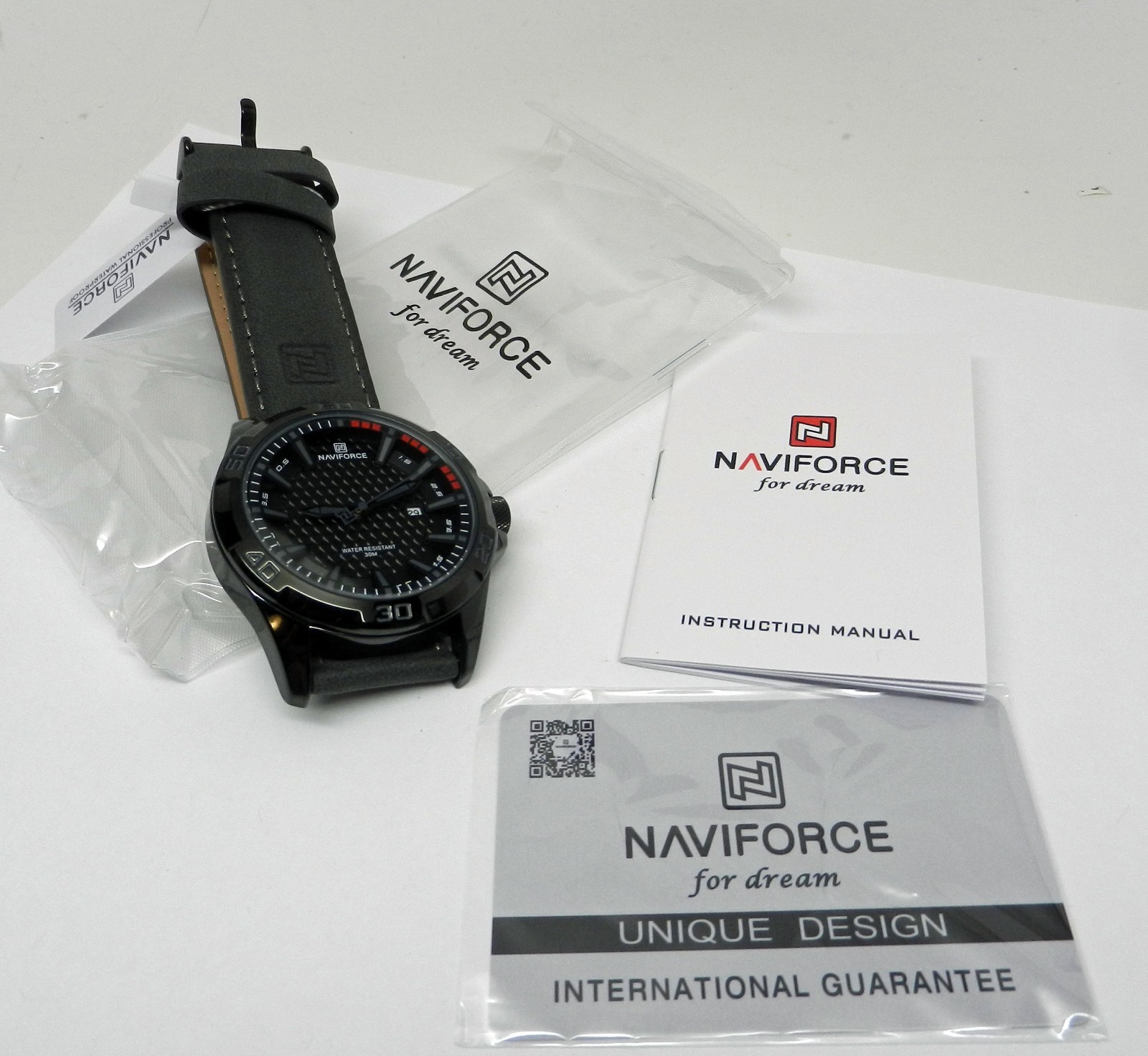 Men’s 45mm Navi Force Textured 3D Pyramid Black Date Dial 30 Meter Sport Watch