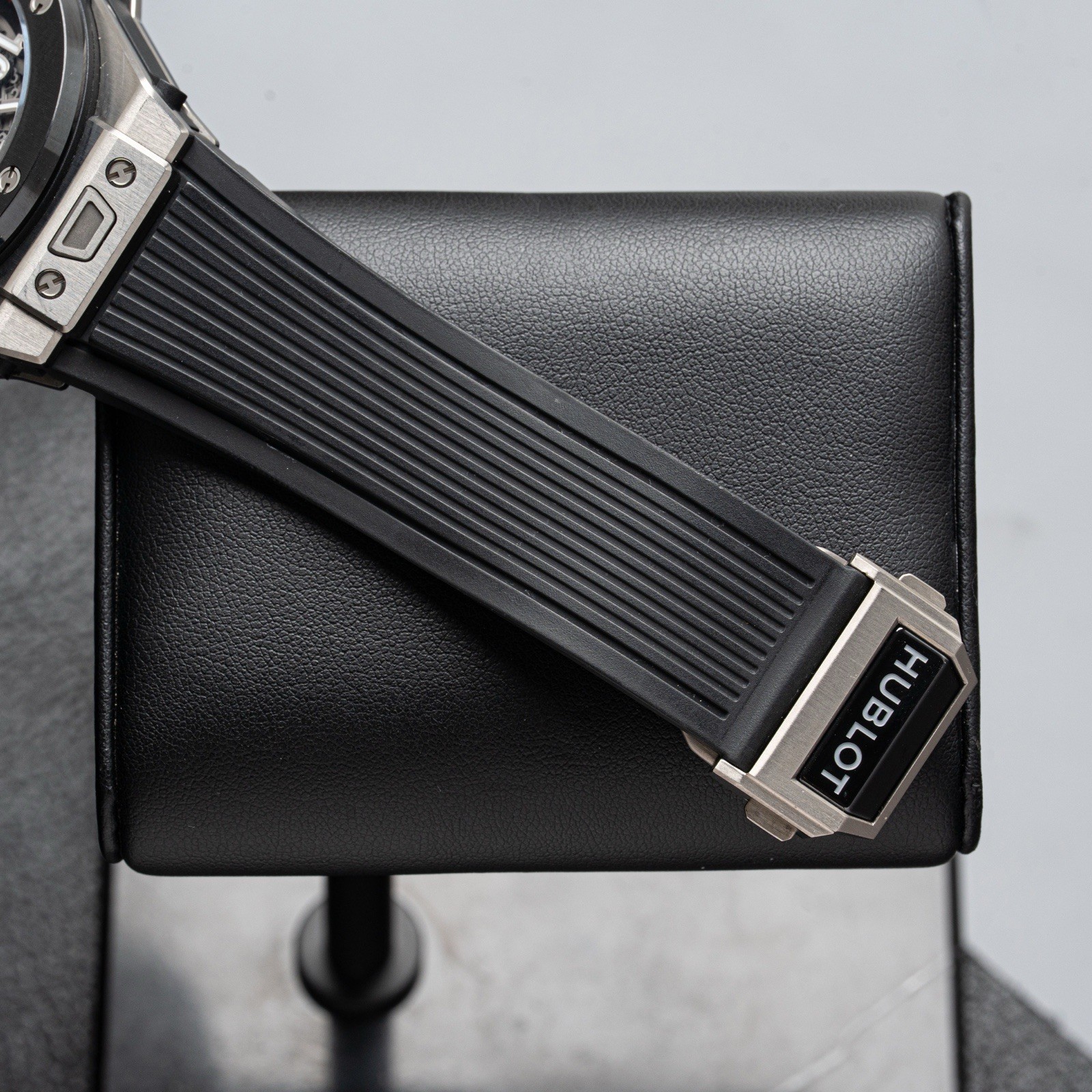 Hublot Big Bang Unico Clear Men’s Watch – 411.NM.1170.RX