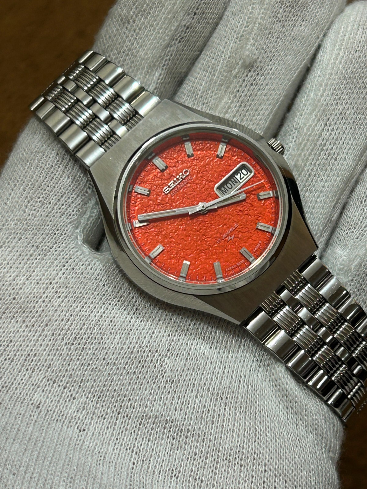 Vintage Seiko automatic 17 jewel orange texture dial day/date Japan watch-6309