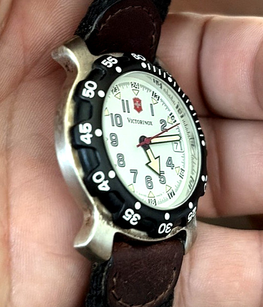 Vintage Victorinox Swiss Army Sportline Quartz Field Watch – 4.562 – New Battery