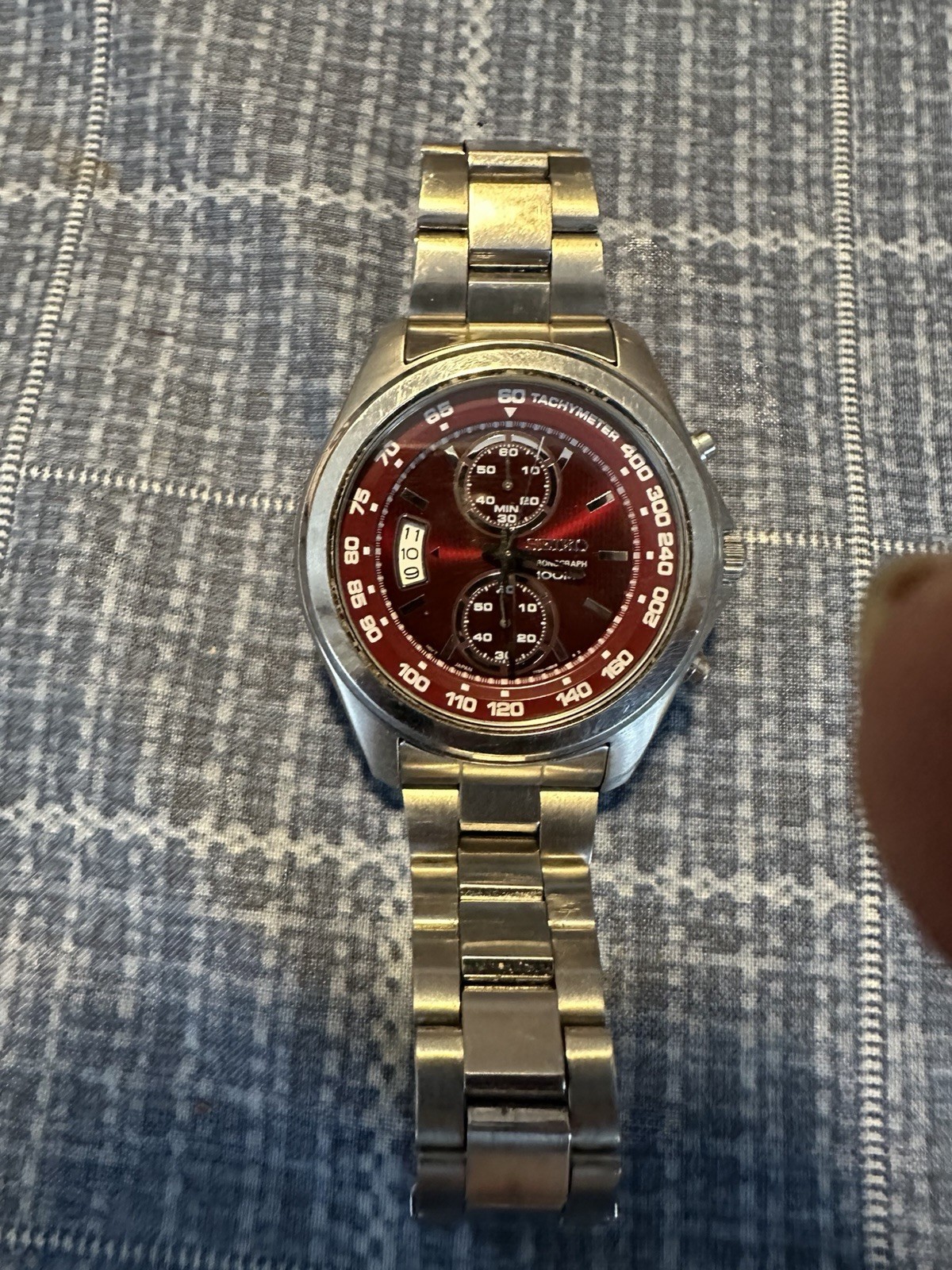 Seiko Quartz Chronograph 100m Red Sunburst Dial Tachymeter Steel Bracelet