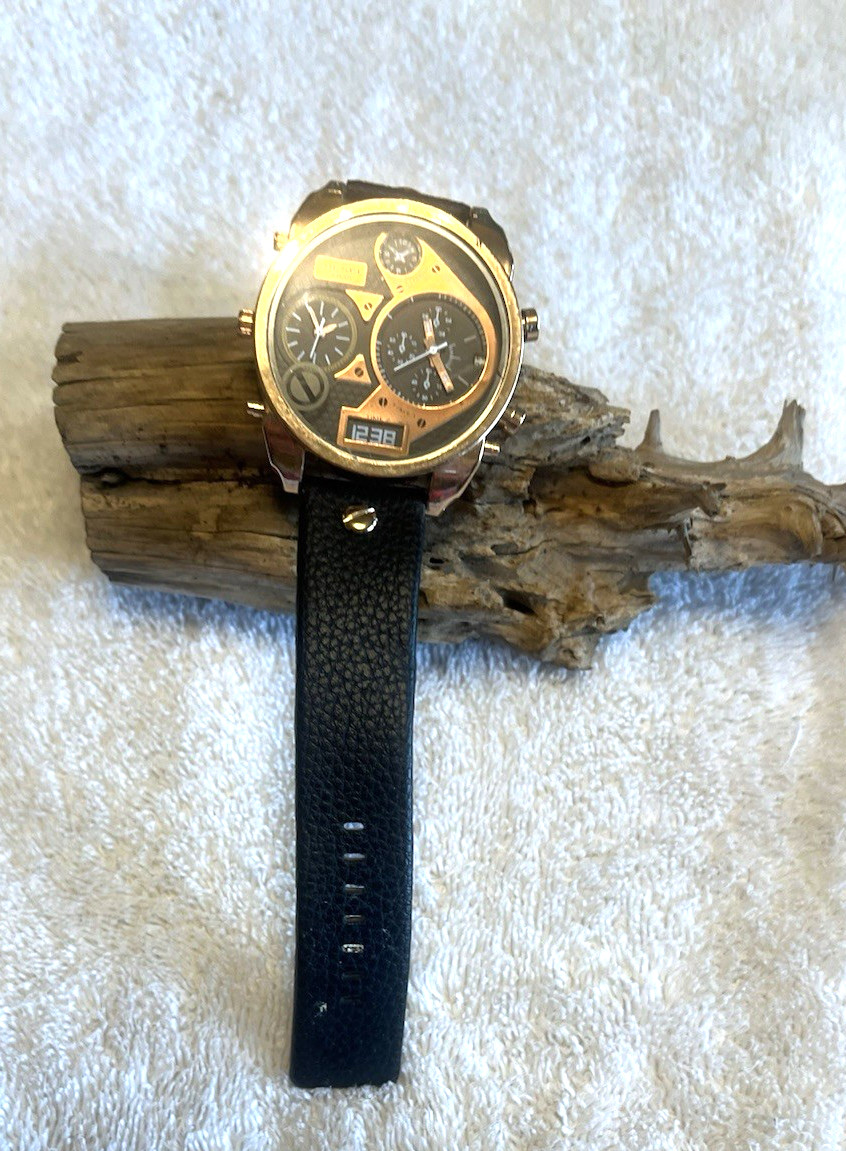 DIEZEL DZ-7261 WATCH 3 BAR CHRONGRAPH H2O RESISTANT 100′ STAINLESS LEATHER BAND