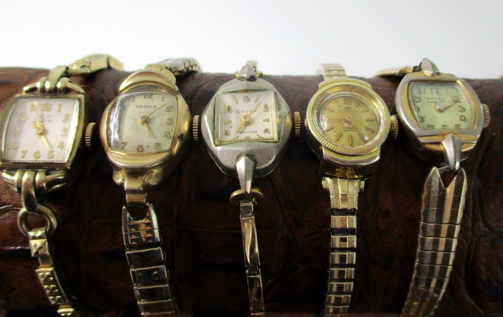 Vintage ladys elegant watches mechanical Elgin,Benrus,Gruen 2 pcs, Bucherer lot