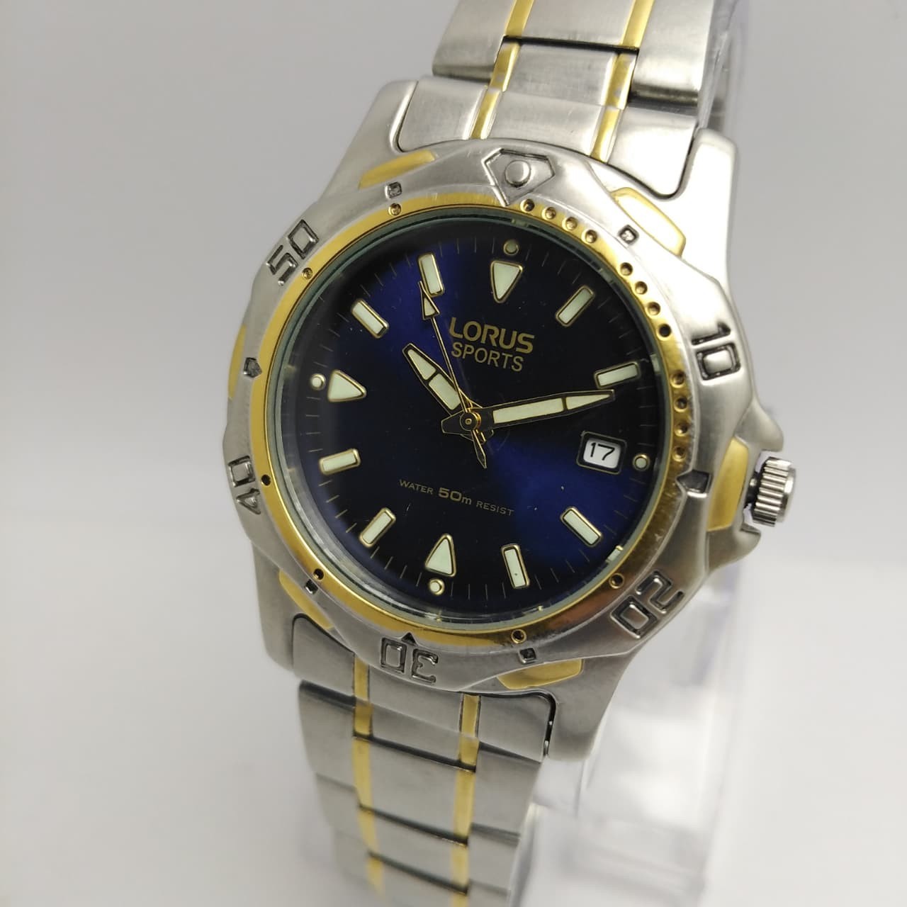 Seiko Lorus Sports Quartz VX32-X227 Blue Sunburst Dial Vintage Diver Watch