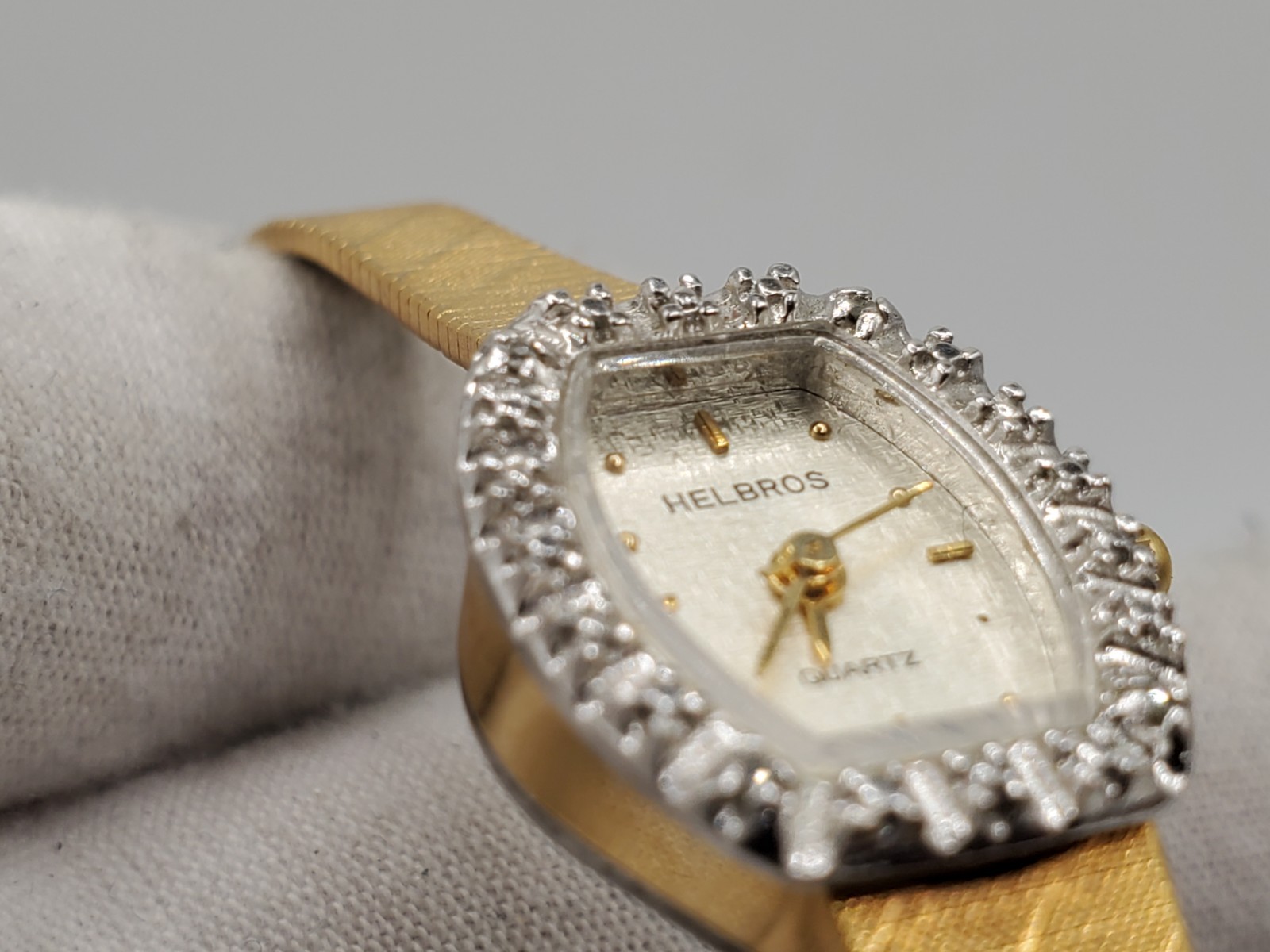 Vintage Helbros Ladies Gold Tone 16mm Oval Quartz Analog Watch New Battery