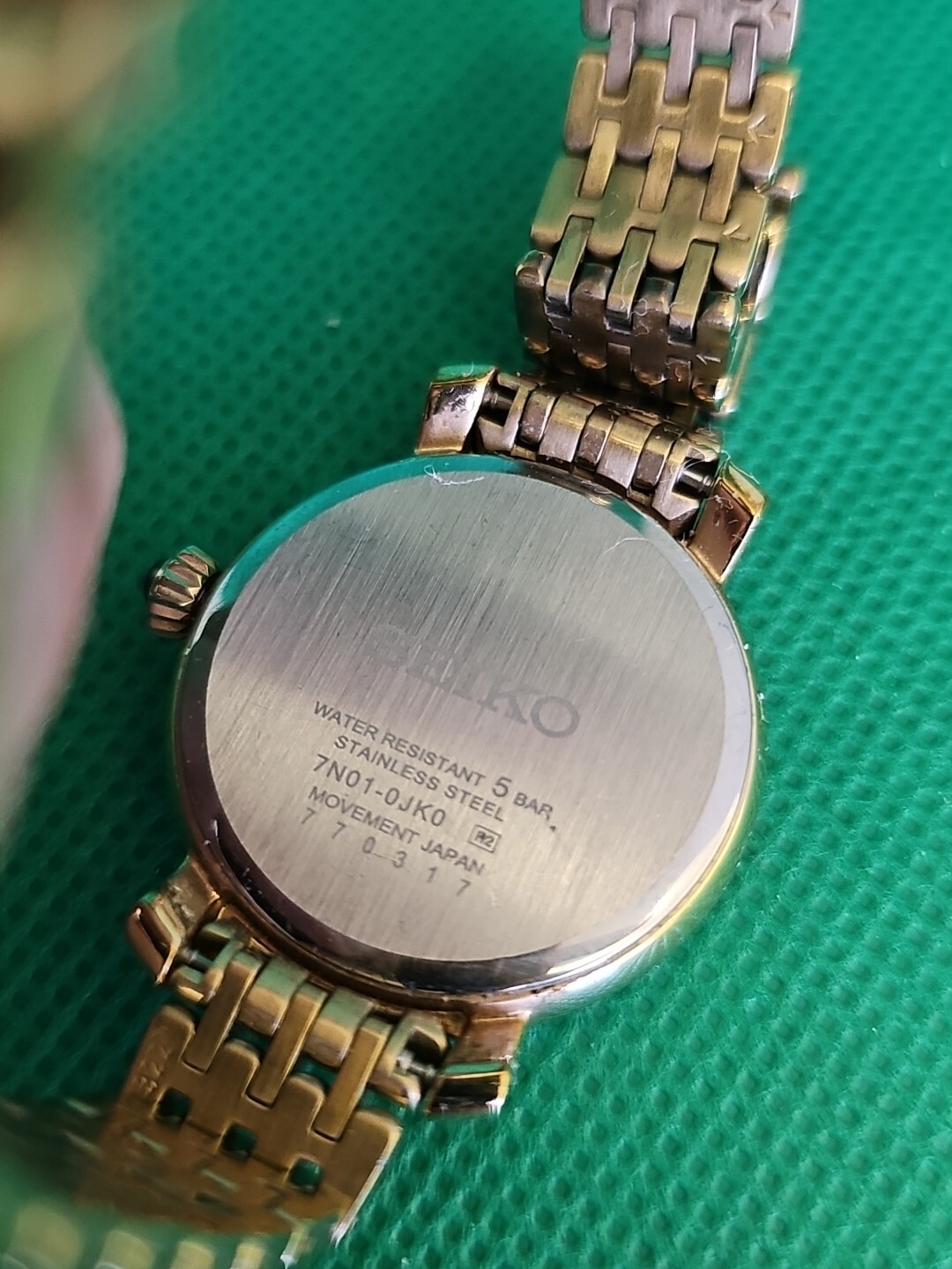 Seiko 28mm Ladies Watch ( For An 18cm Wrist Or Smaller )