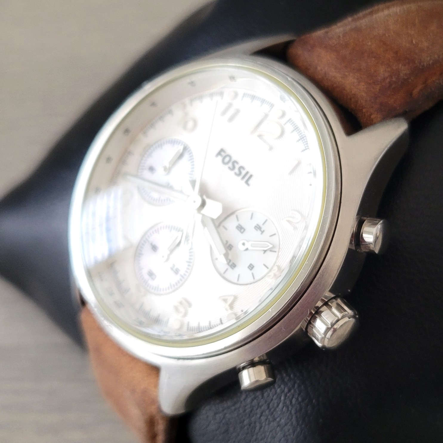 Fossil Flight Chronograph Watch White Dial Brown Leather Band Mens / Unisex EUC