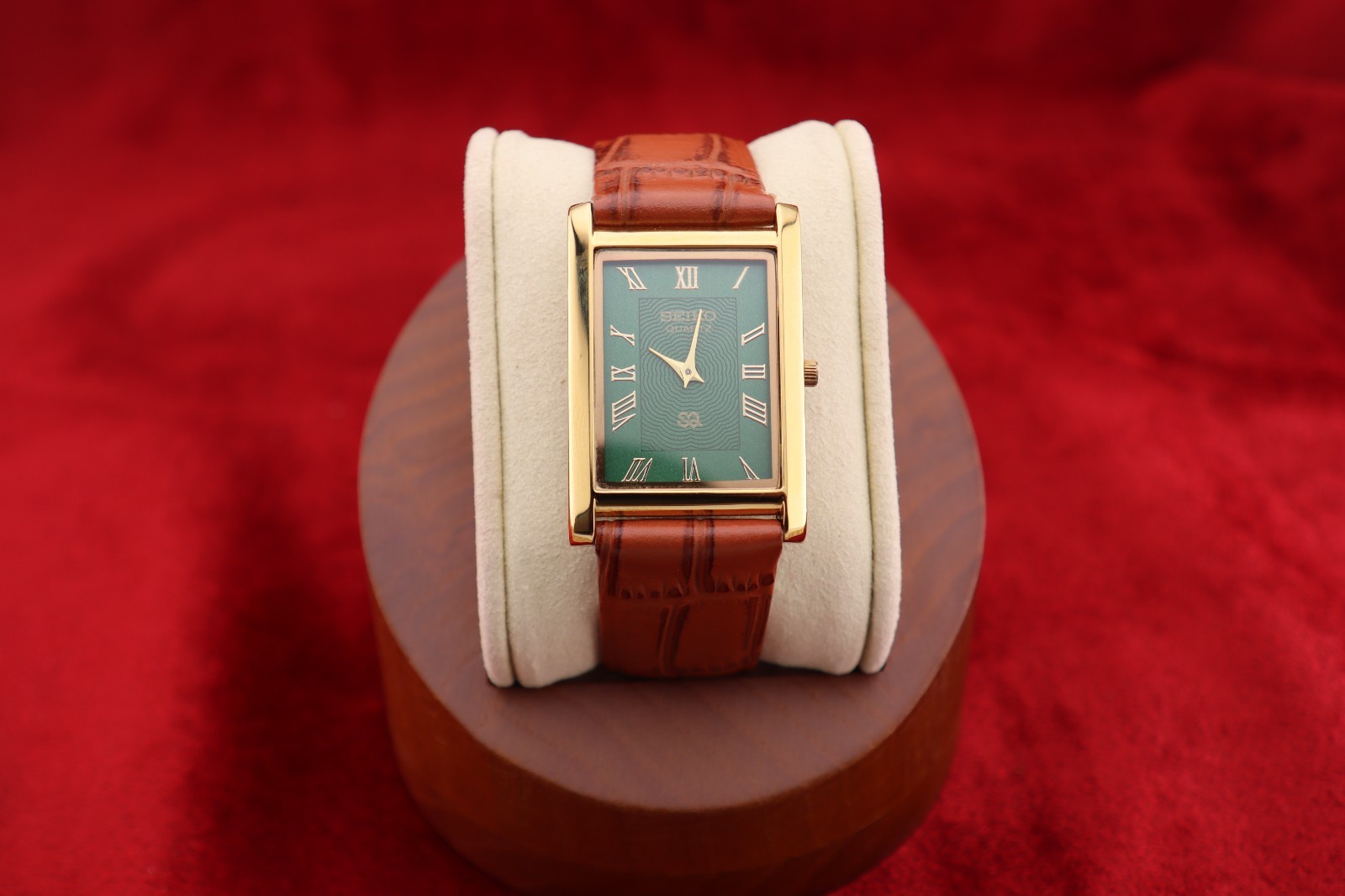 ⌚✨ Vintage Seiko Slim Quartz Gentlemen’s Green Dial ,Light Brown Dress Watch