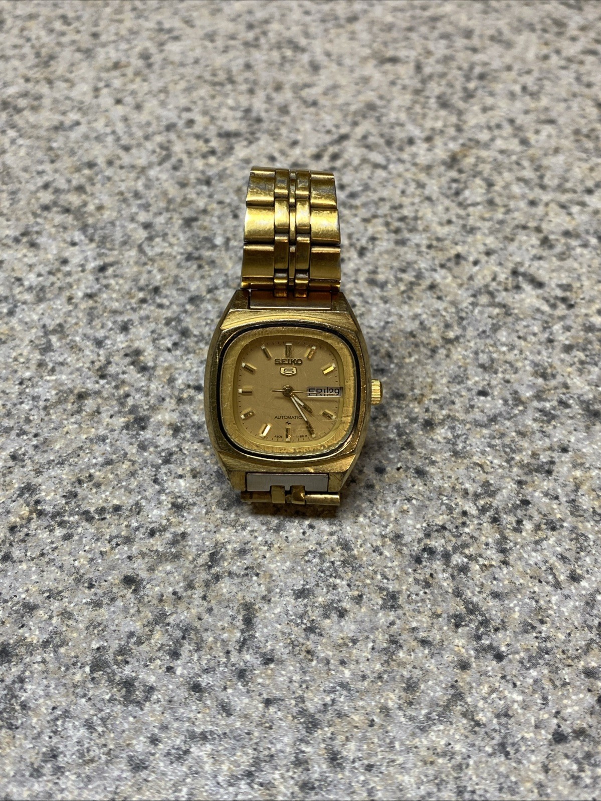 Vintage Seiko 5 Automatic Gold Tone Ladies Watch Day/Date – Running
