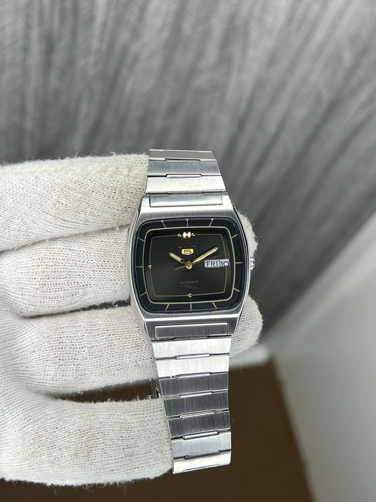 Vintage Seiko 5 Automatic TV Shape 6309-4004 Day/Date Men’s Wristwatch Japan.