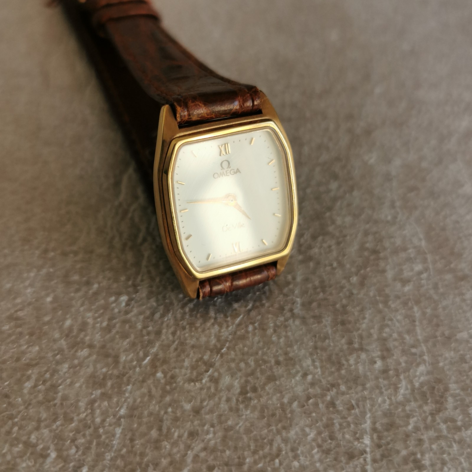 Vintage Omega De Ville NOS Lady cal. 1367 – not working for parts