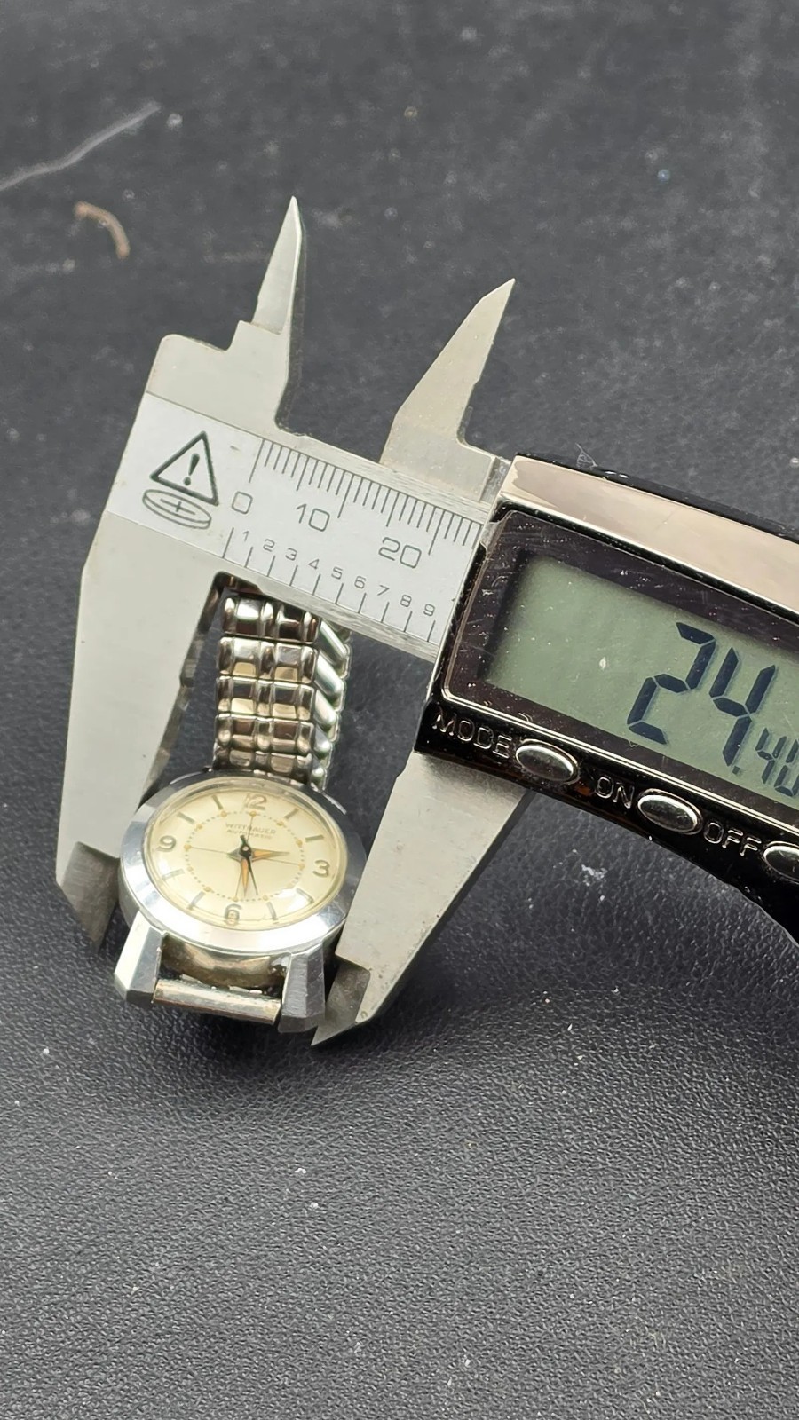 1950s Wittnauer 17J Bumper Automatic Swiss Watch Ref 1366 Dot Dial Bracelet