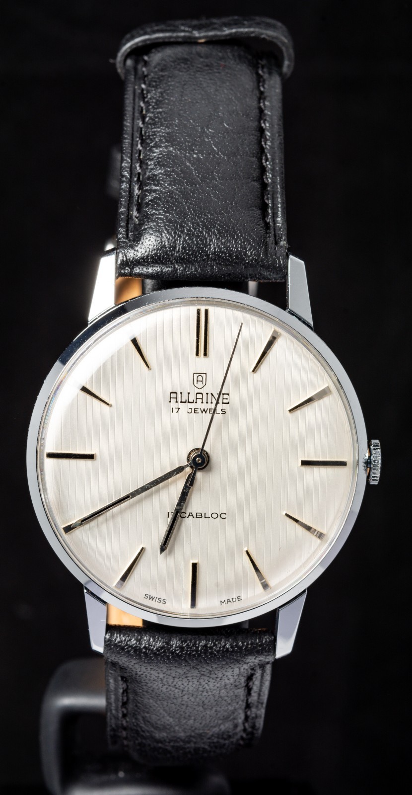 Allaine Vertical Linen Dial Men’s Hand-Wind Vintage Swiss Watch — Working
