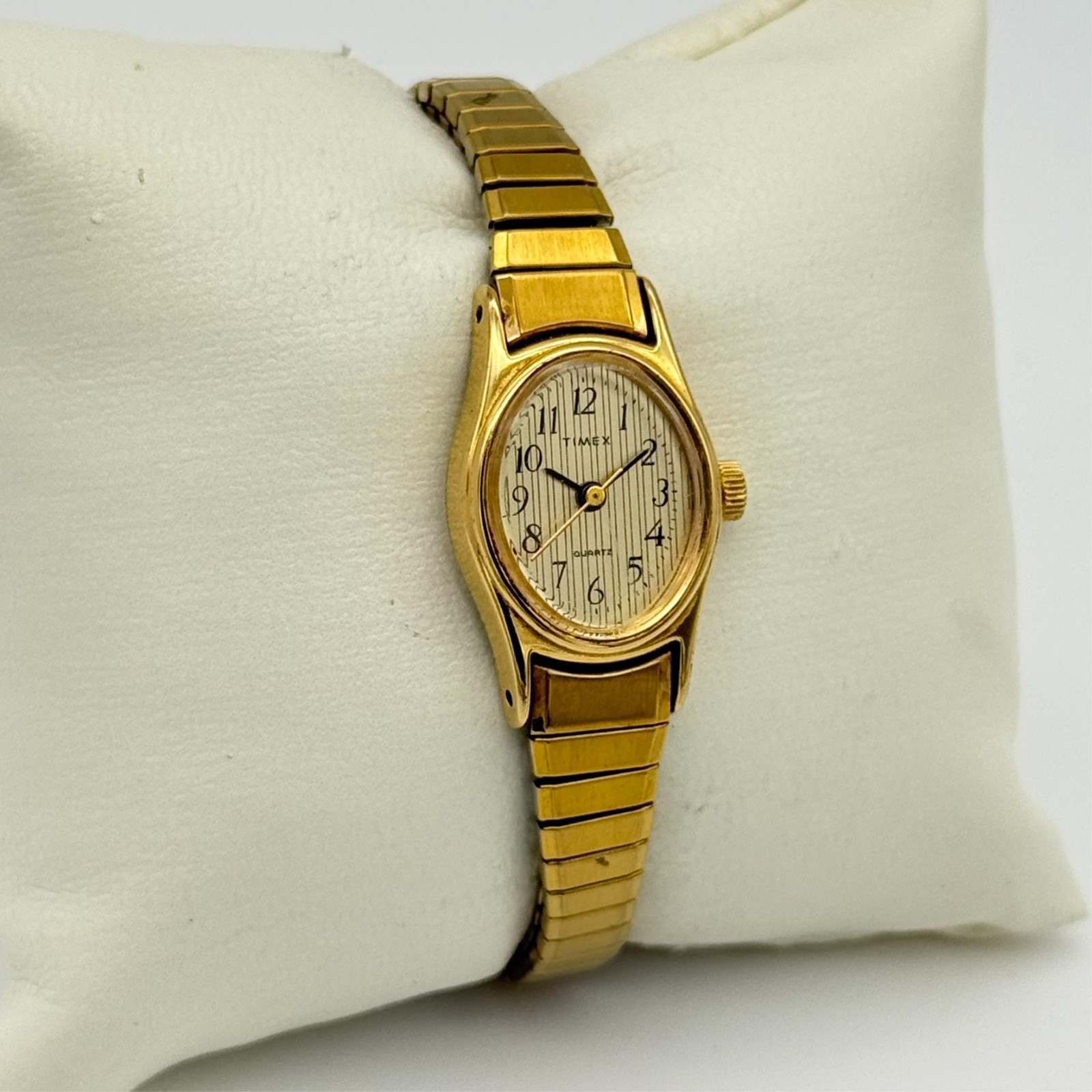 Women’s Vintage 1987 TIMEX Gold Tone Classic Petite Flex Bracelet Watch, Oval