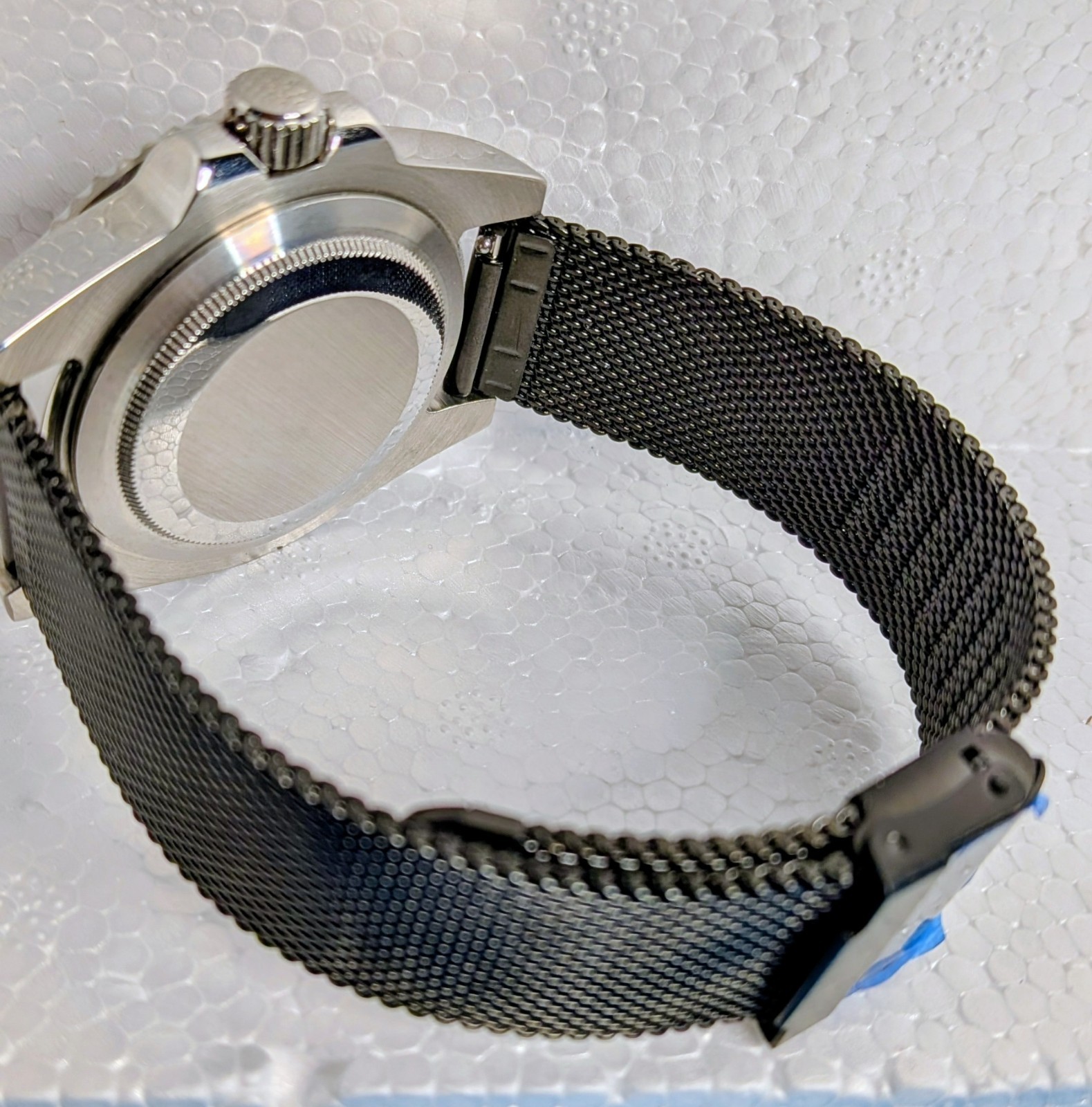 Facet GMT Milano with GMT movement and mesh braclet