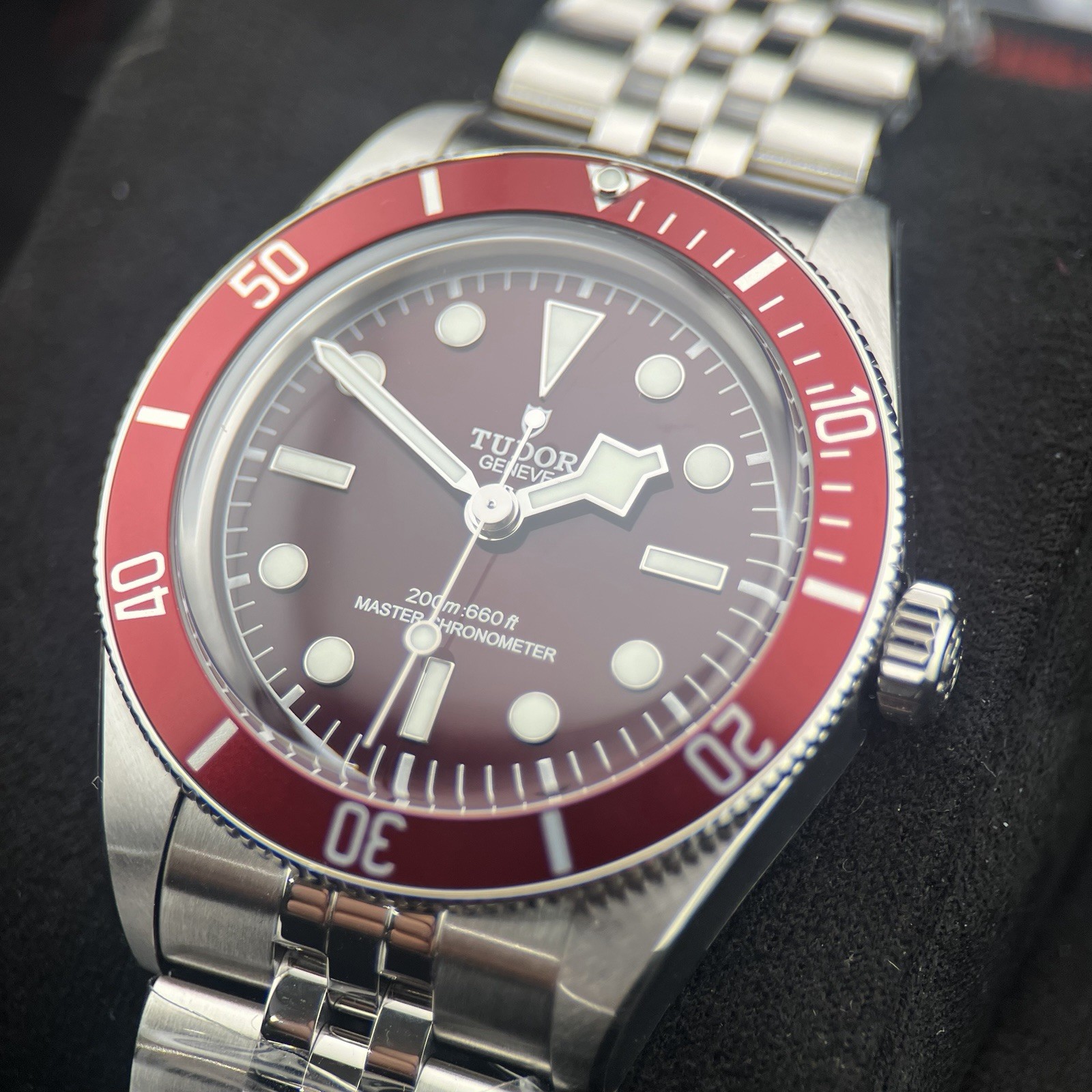 Tudor black bay 58 burgundy