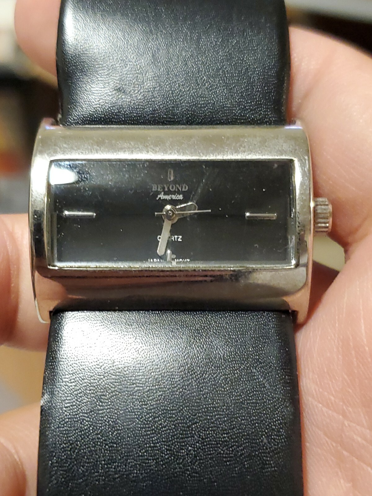 BEYOND AMERICA LADIES COLLECTORS EDITION WATCH GENUINE LEATHER BAND SEE PICS