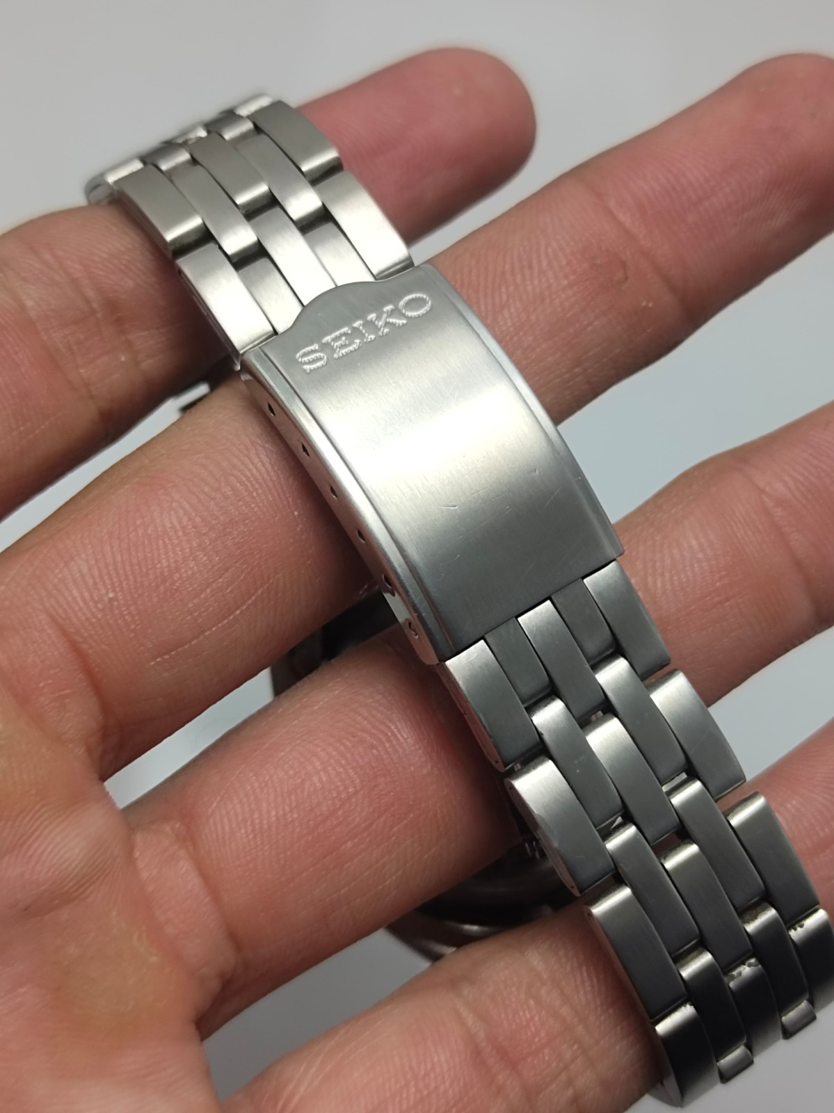 RARE Seiko 5 Salmon Sunburst Dial Exhibition Back Automatic Vintage Watch 7S26