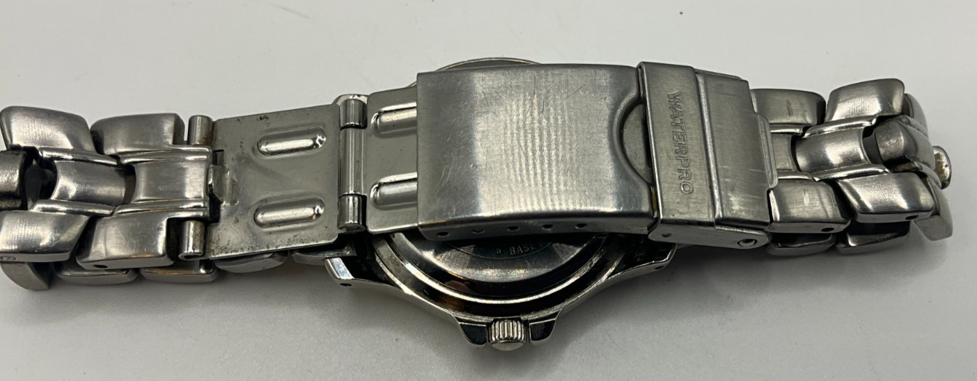 Vintage Guess Waterpro womens watch, light wear/use, looks sand runs good, nice