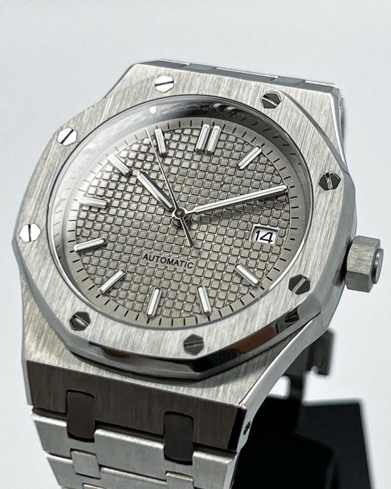 Custom Built Steel Automatic Integrated Bracelet Date Watch Authentic NH35