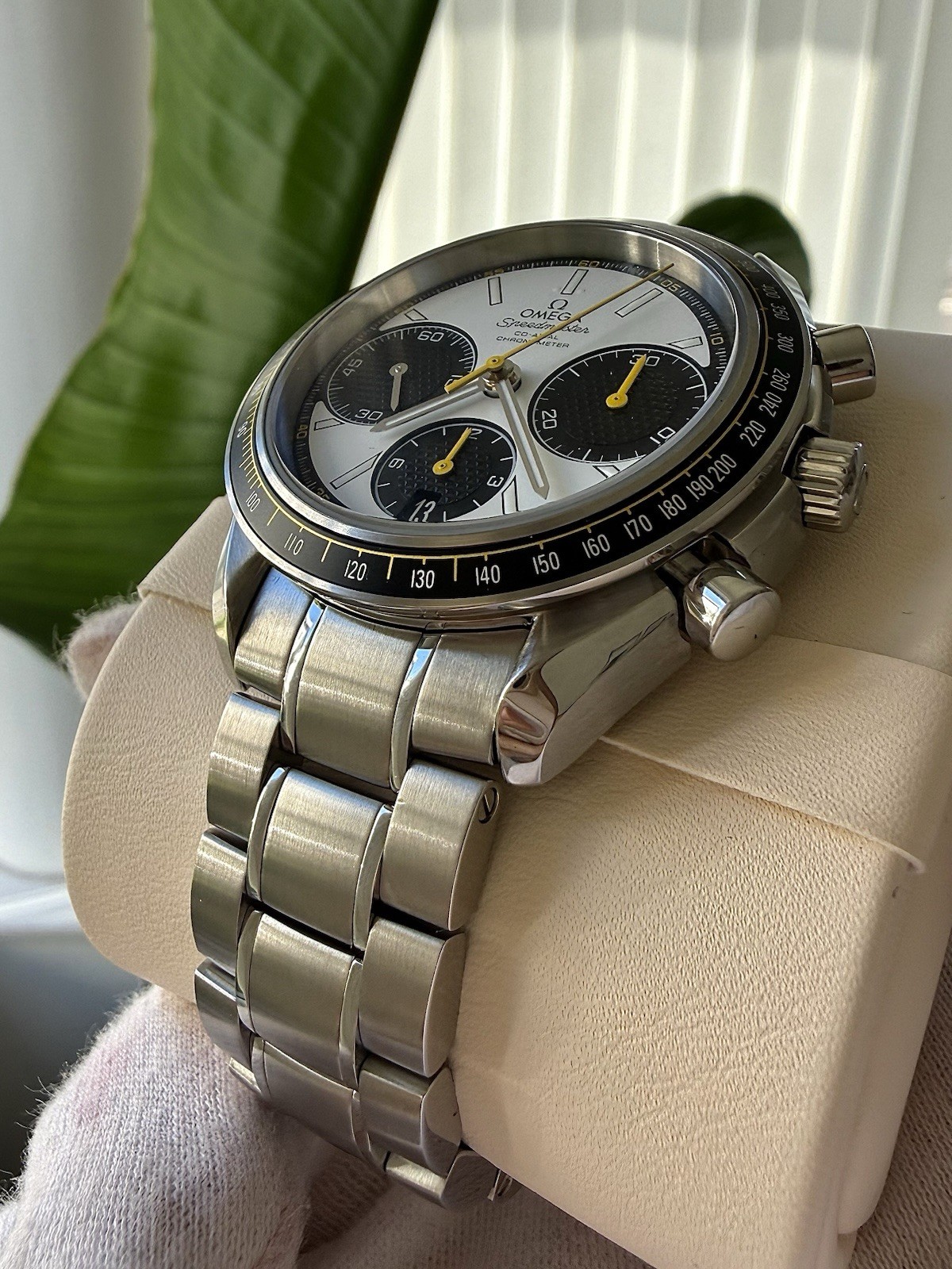 Omega Speedmaster Racing White 2024 Full Service 2026 Box 326.30.40.50.04.001