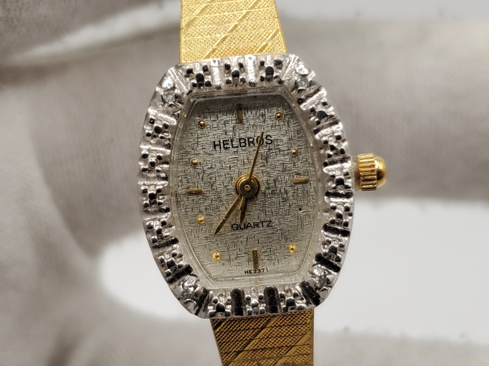 Vintage Helbros Ladies Gold Tone 16mm Oval Quartz Analog Watch New Battery
