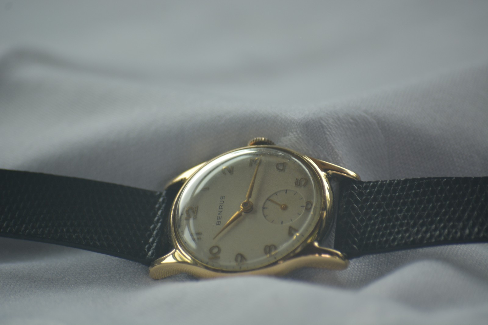 Vintage Benrus 32mm Gold Tone Dress Watch – Small Seconds – manual DN21 Movement