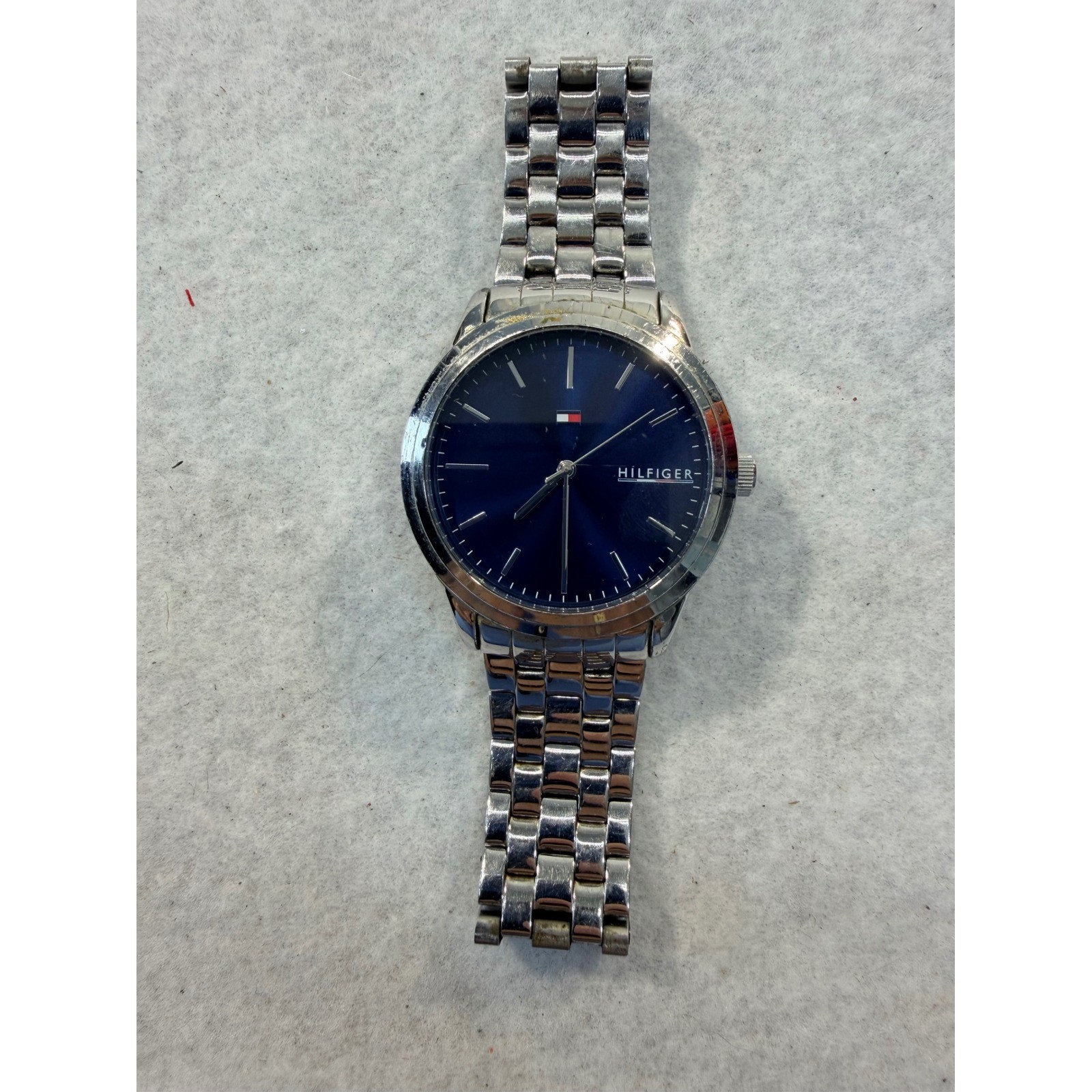Tommy Hilfiger Mens Watch Blue Sunray Dial Silver Stainless Steel READ