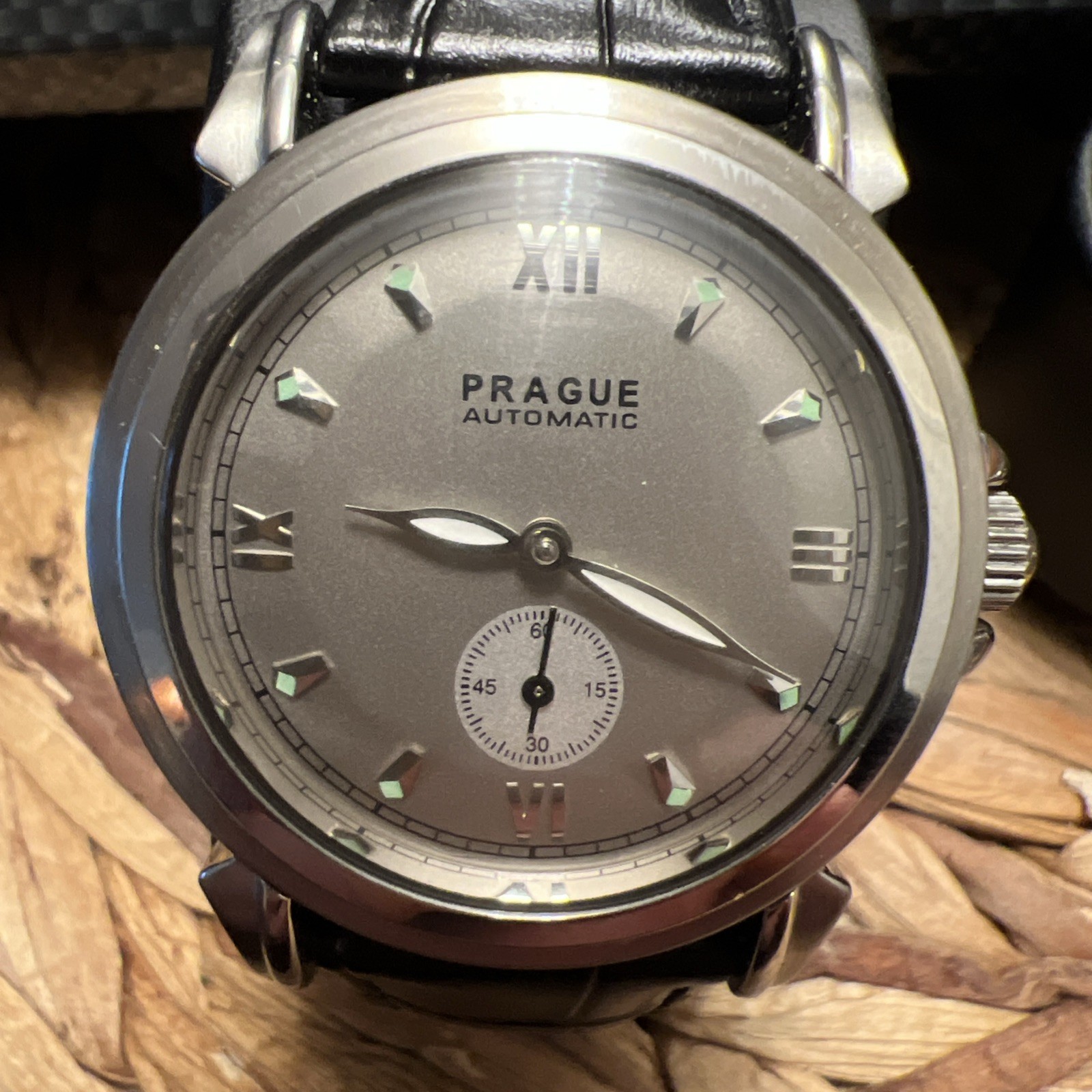 Prague Automatic 22 Jewels Men’s Wristwatch Exhibition Back 49011