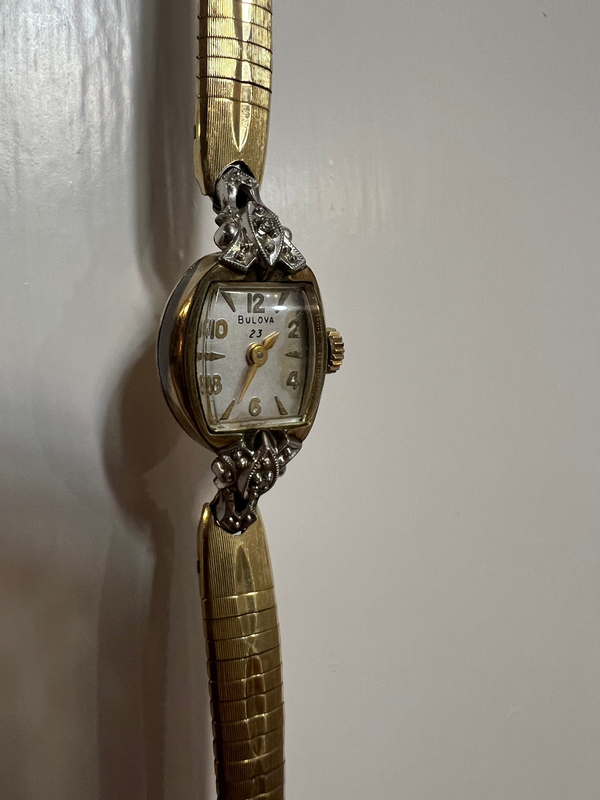 It Ticks! Vintage Bulova 23 Ladies Diamond Cocktail Watch N4 Kreisler Band