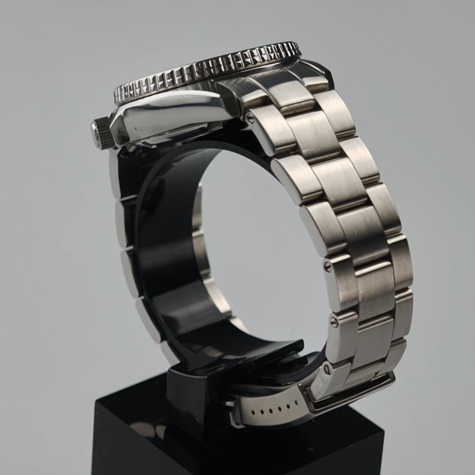 Seiko SKX013 7S26-0030 Midsize Automatic Diver Watch – High-End MiLTAT Strap