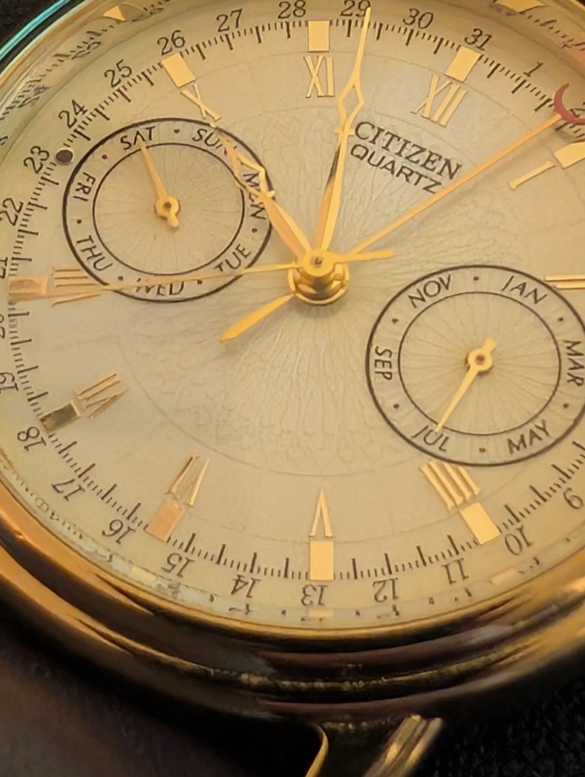 Vintage Citizen Elegance Triple Calendar Watch 6355-G31191 Pointer Date RUNS!!!