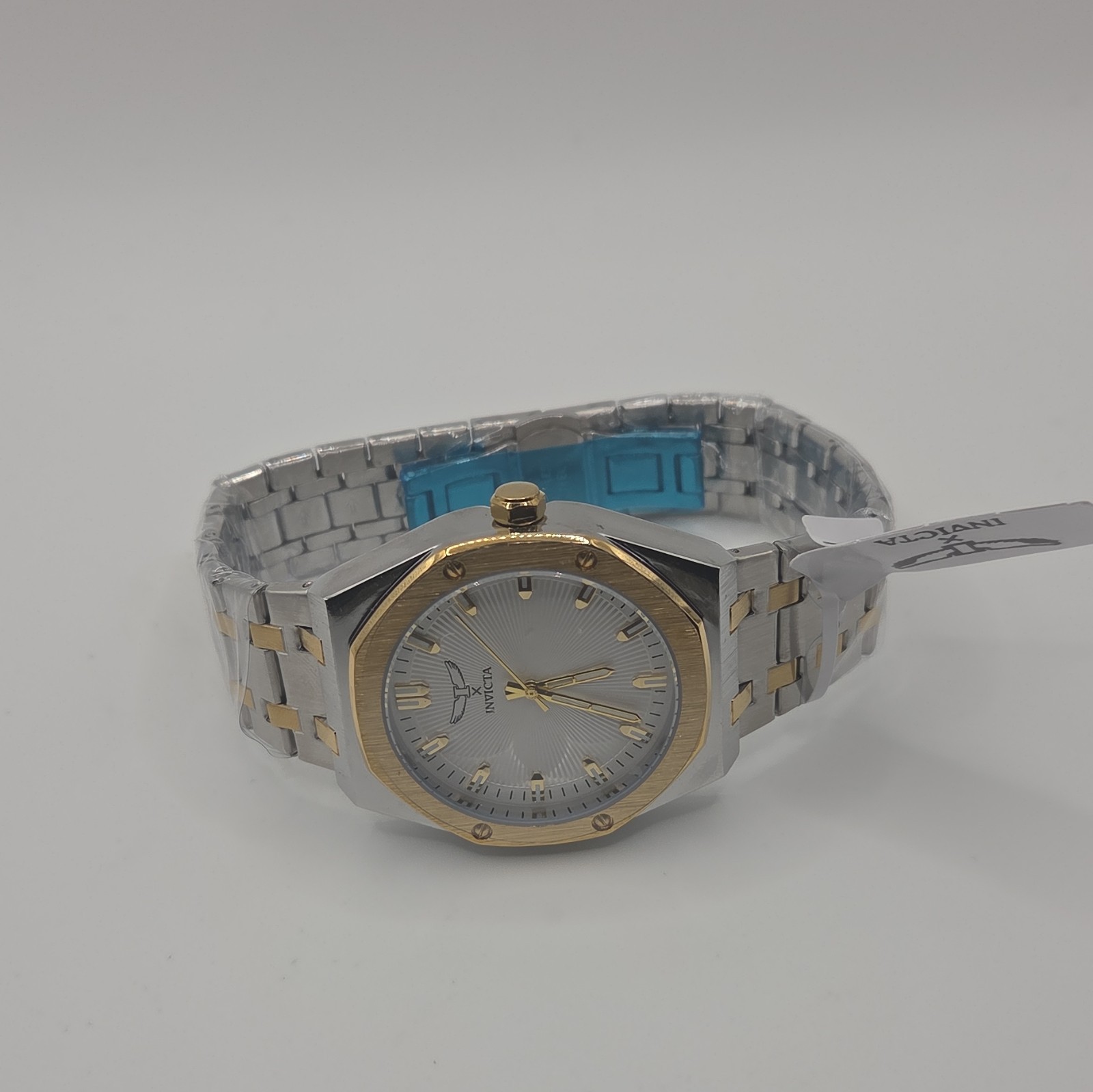 Invicta Men’s Quartz Analog Wristwatch Two-Tone SS Textured White Dial 30m Box