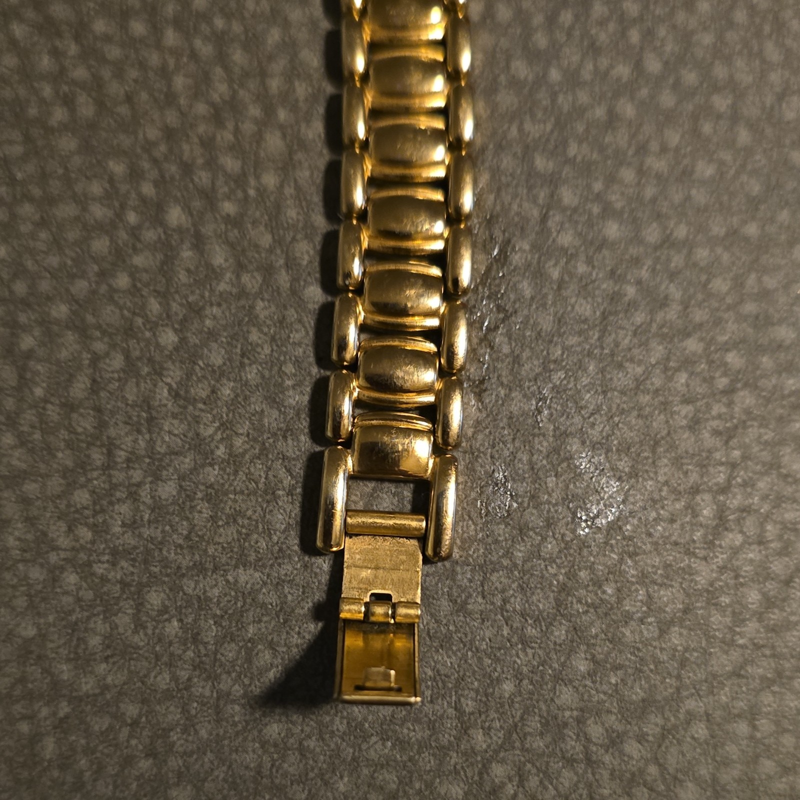 Seiko Quartz Women’s Gold-Tone Bracelet Watch White Dial Stick Smooth Bezel