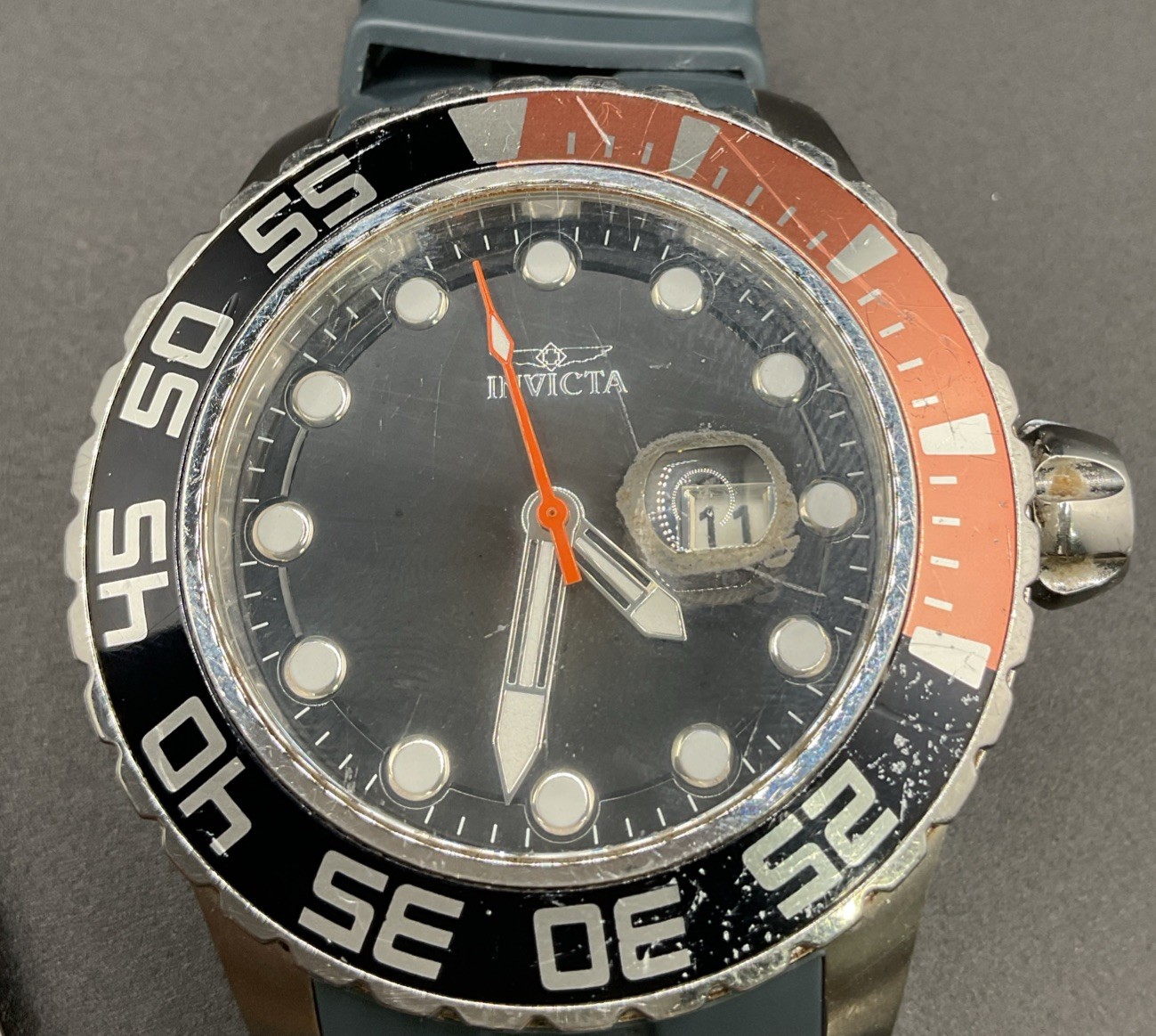 Invicta Men’s Pro Diver Quartz Watch Black Orange Bezel Grey SiliconeStrap -RUNS